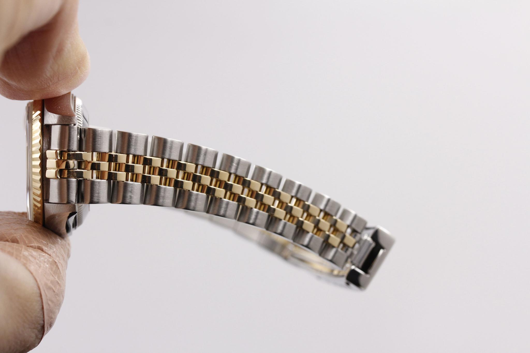 Watch Image 9