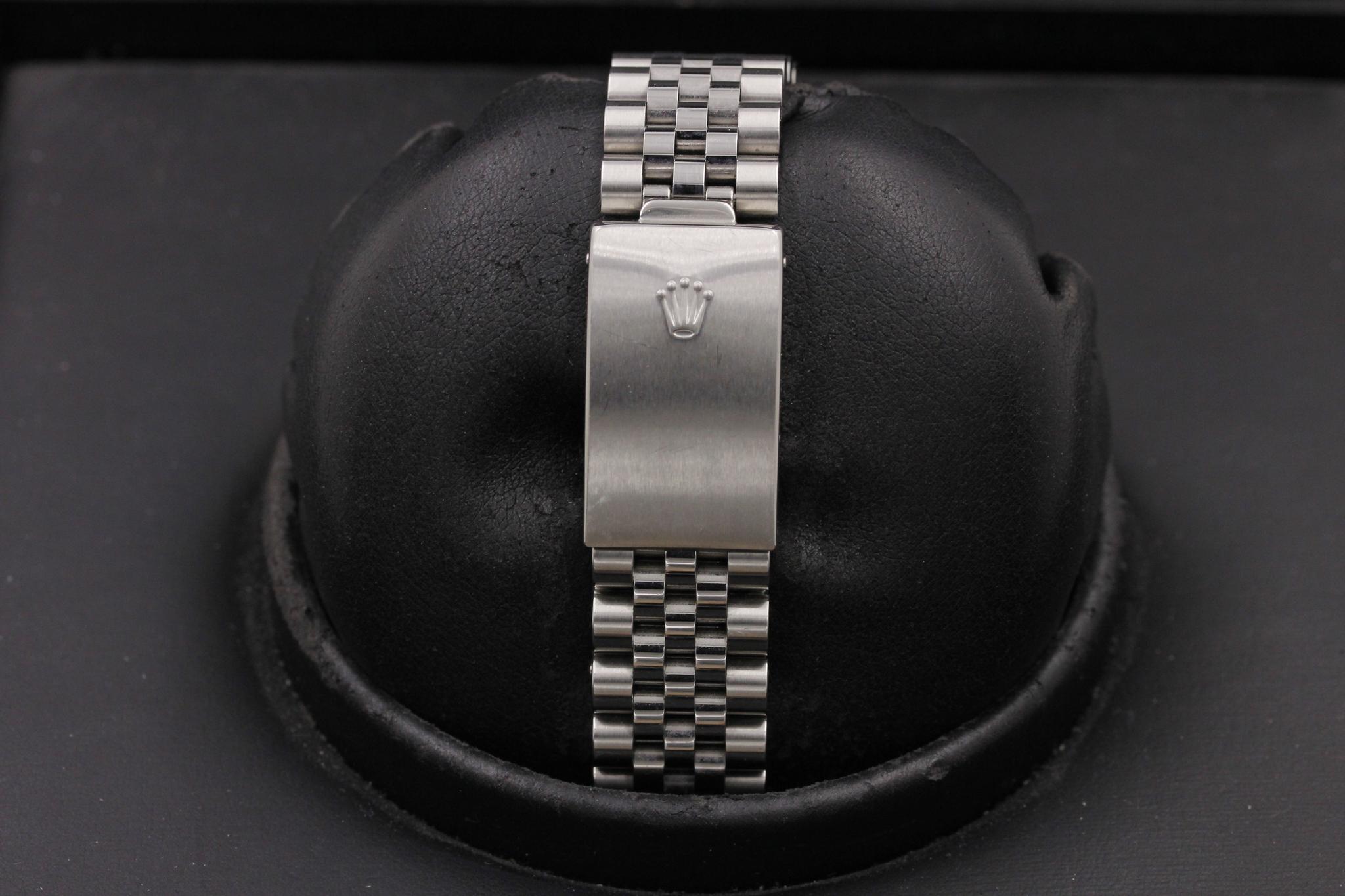 Watch Image 9