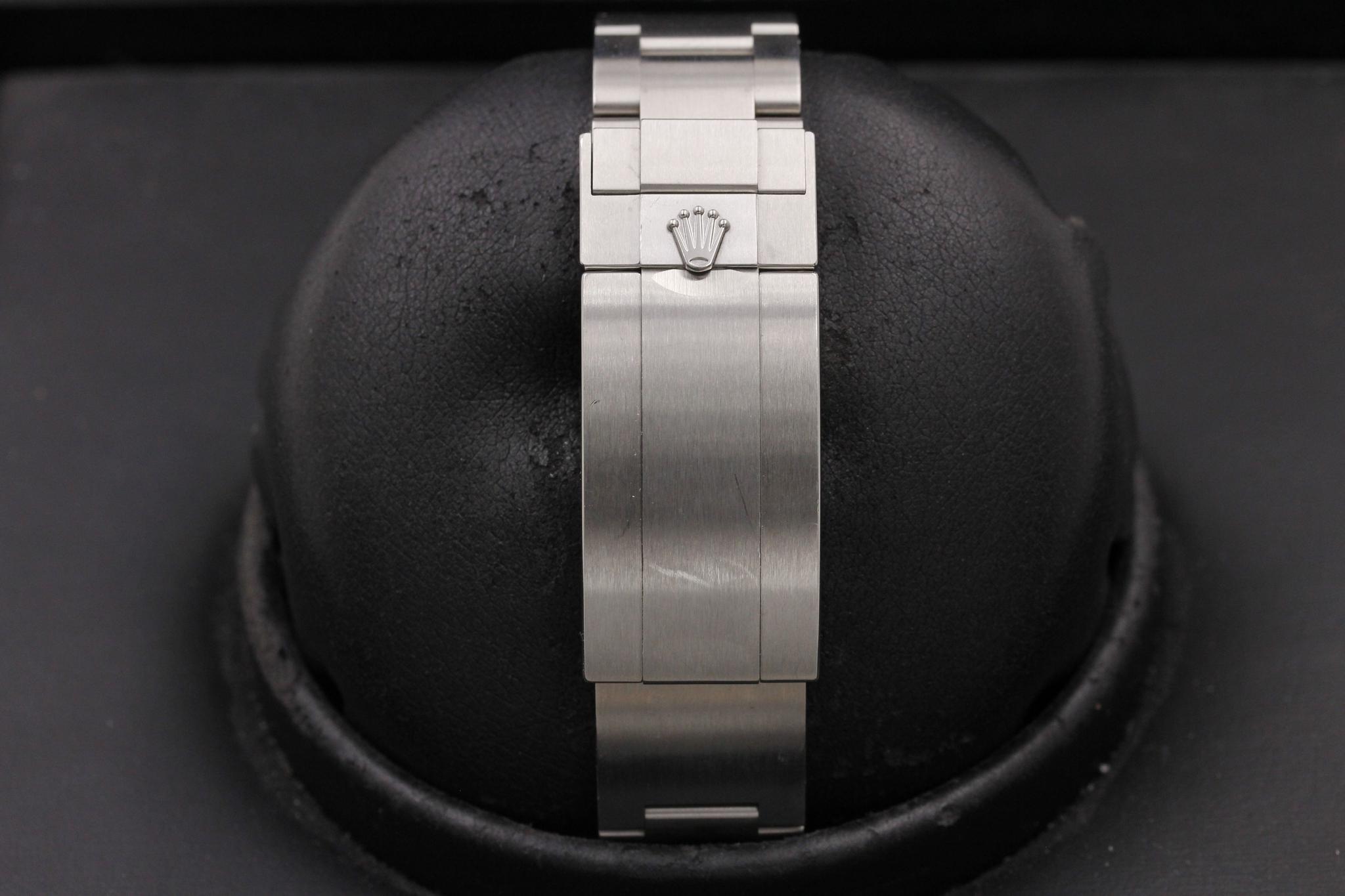 Watch Image 8