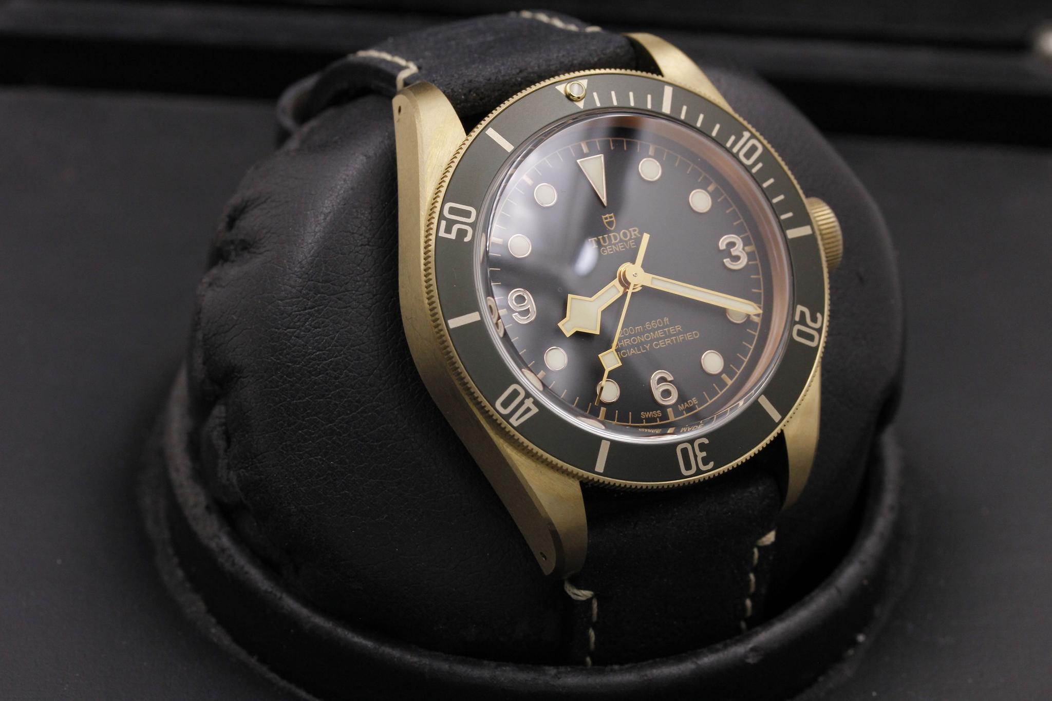 Watch Image 10