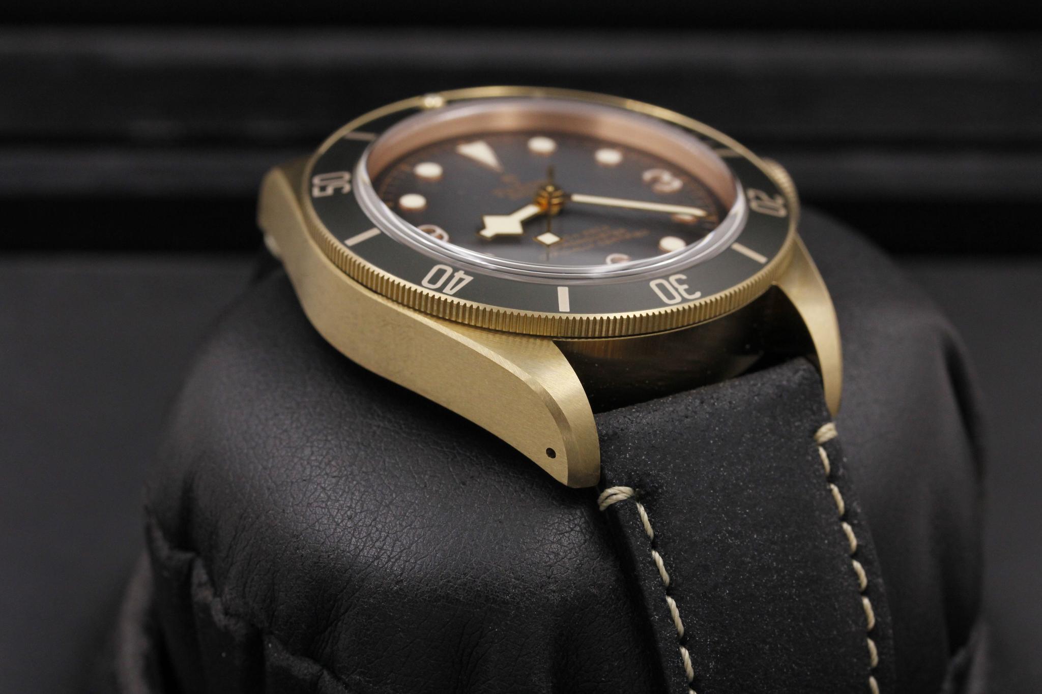 Watch Image 6