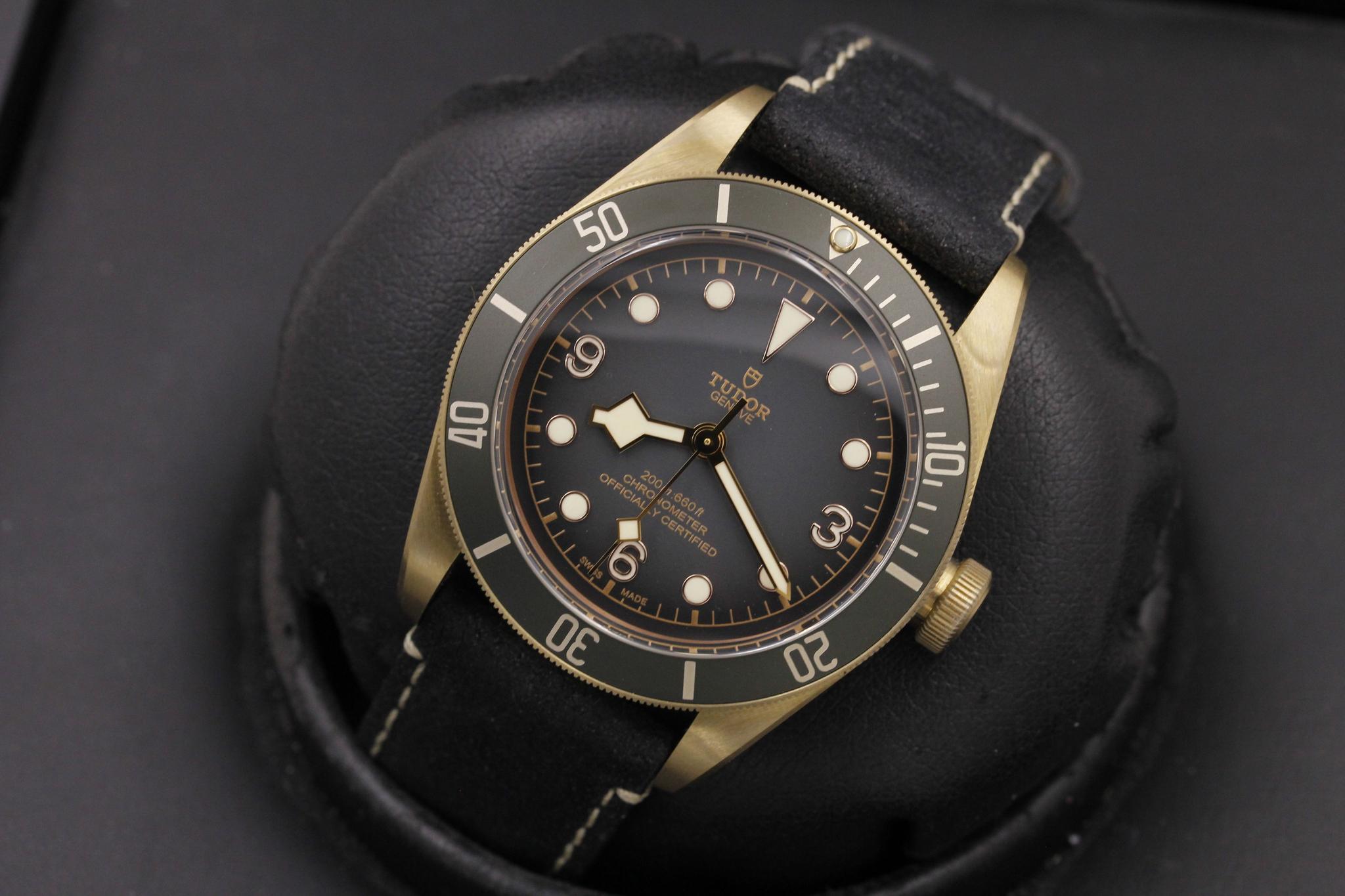 Watch Image 9