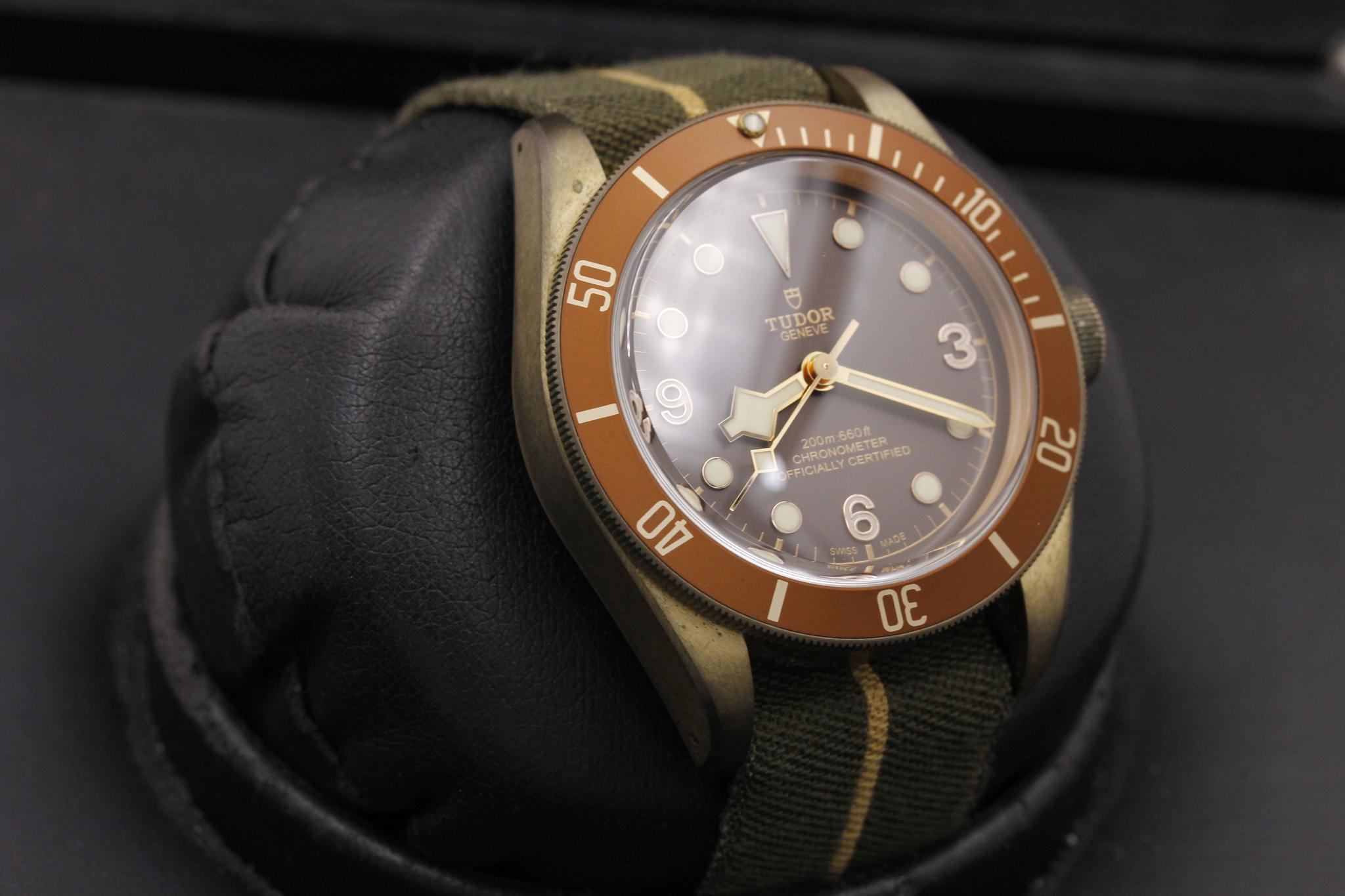 Watch Image 10