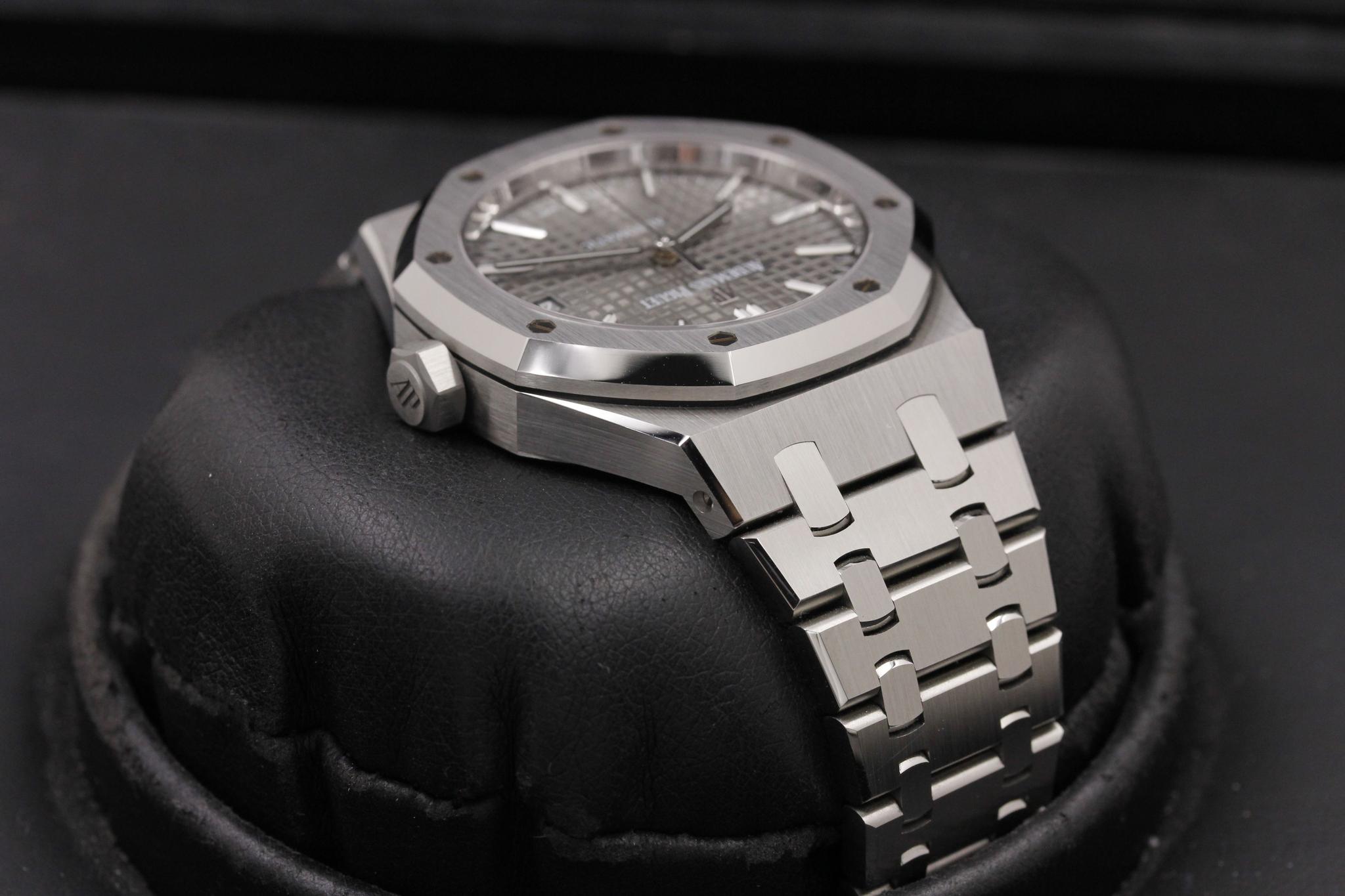 Watch Image 4