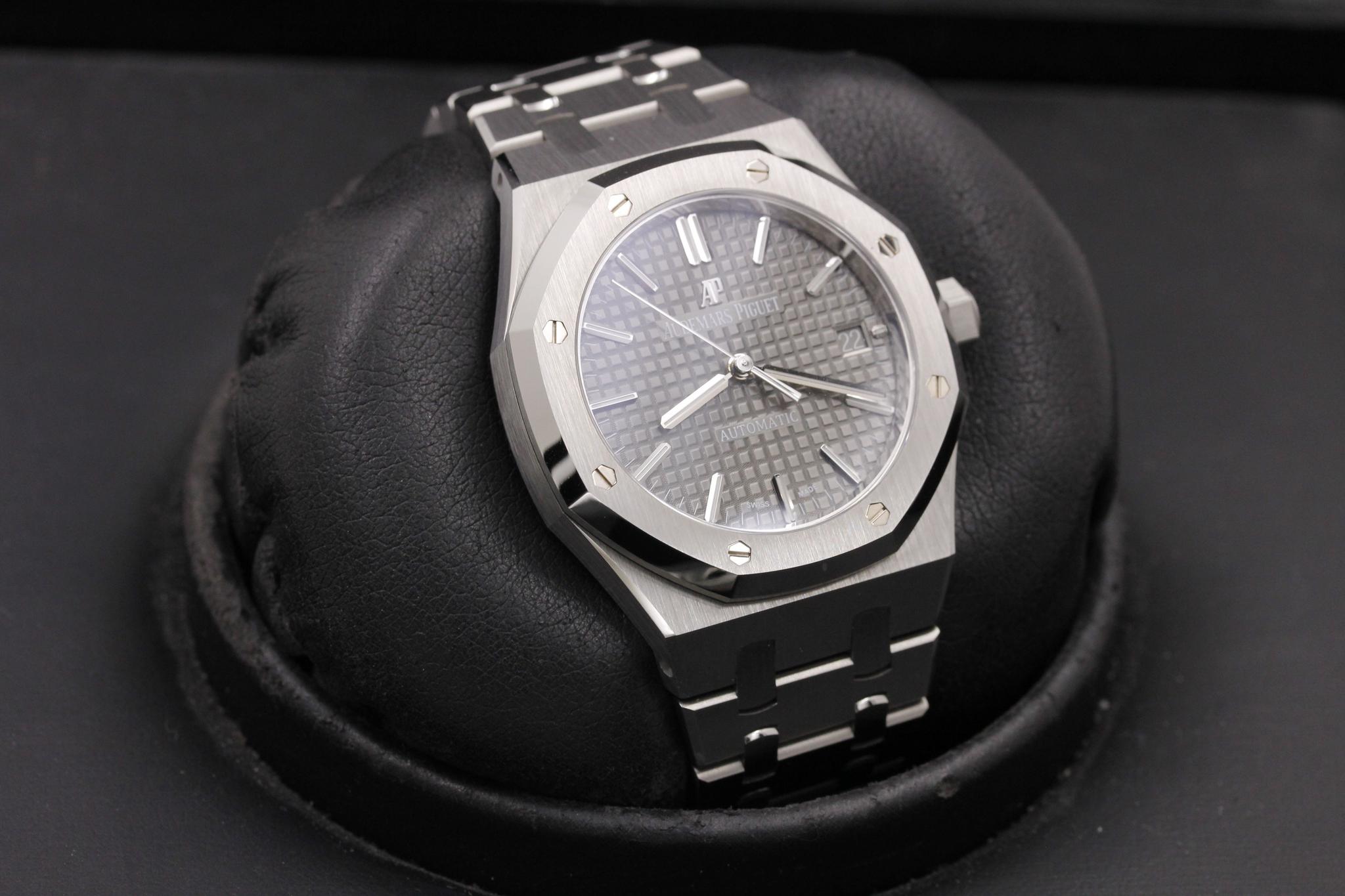 Watch Image 10
