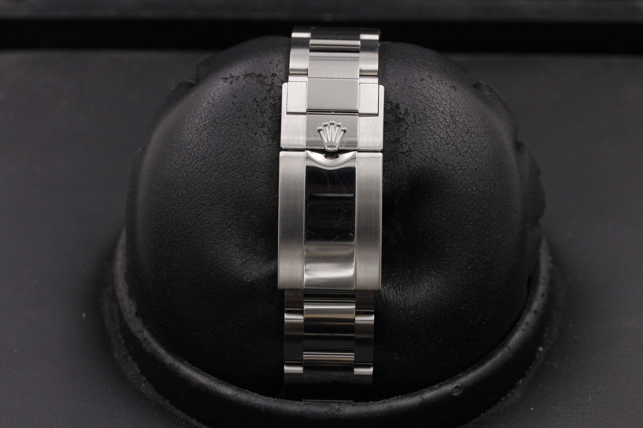 Watch Image 7
