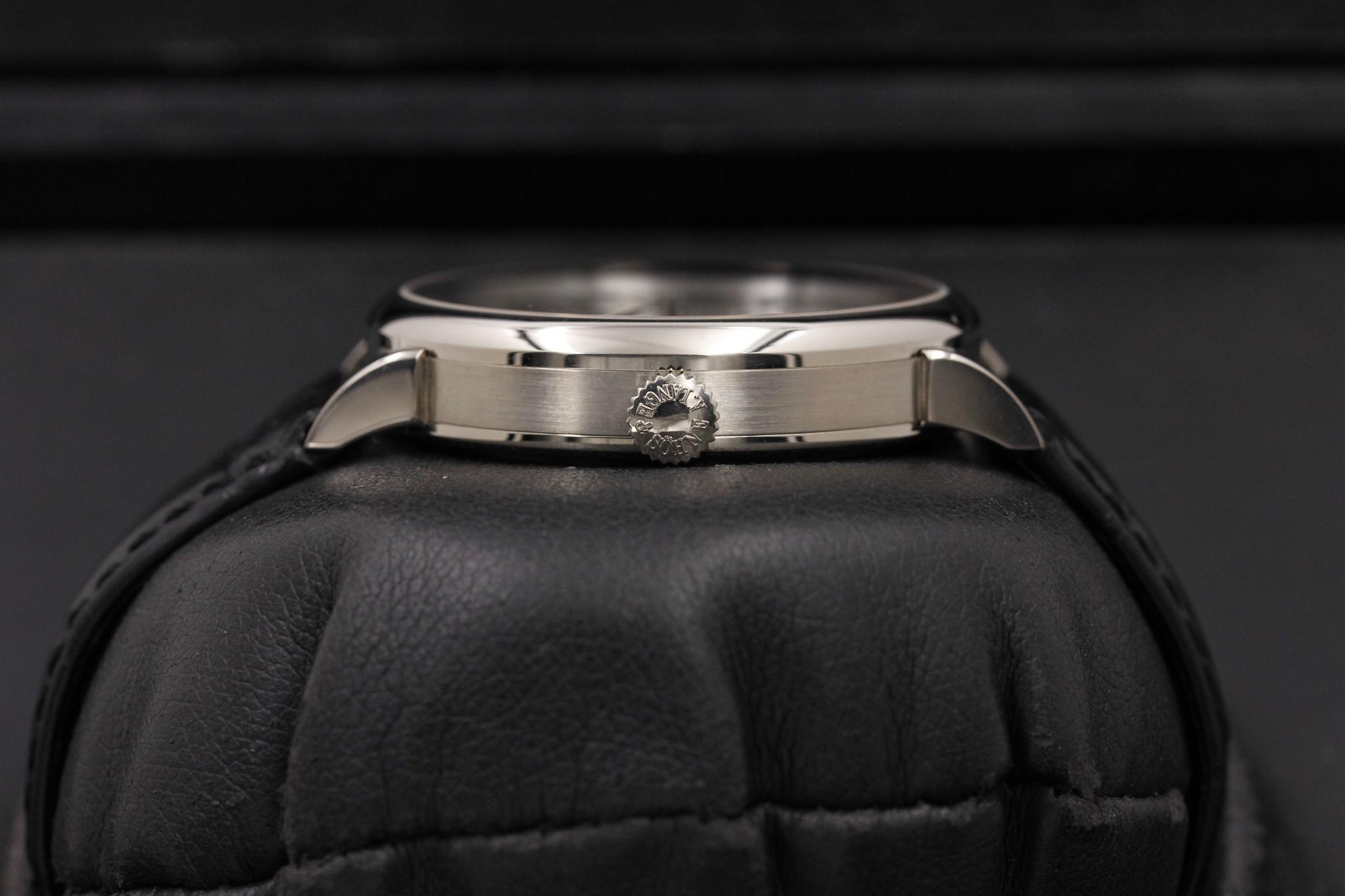 Watch Image 3