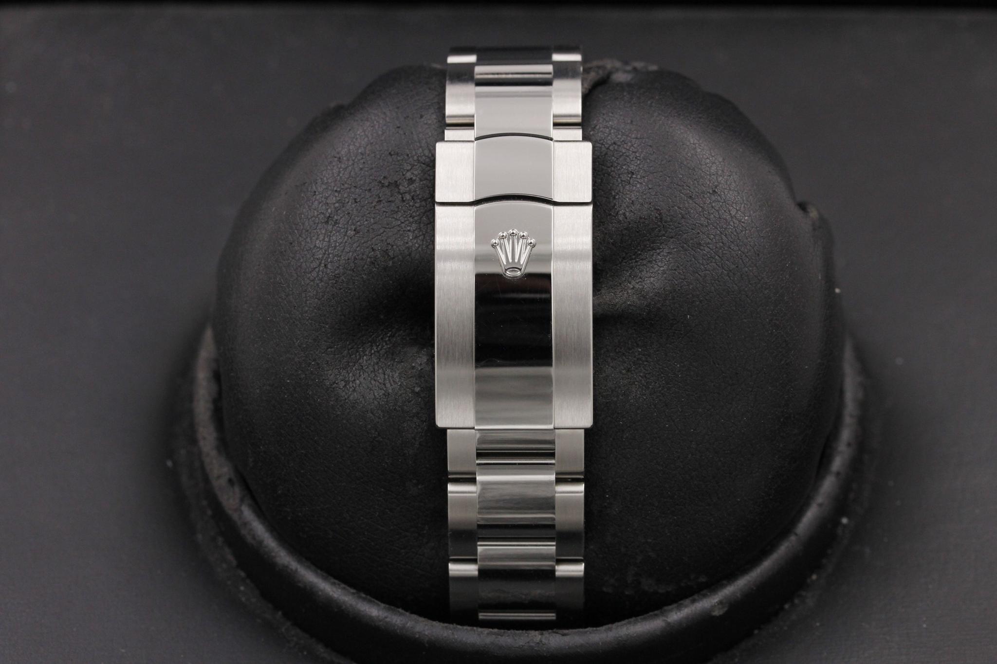 Watch Image 8