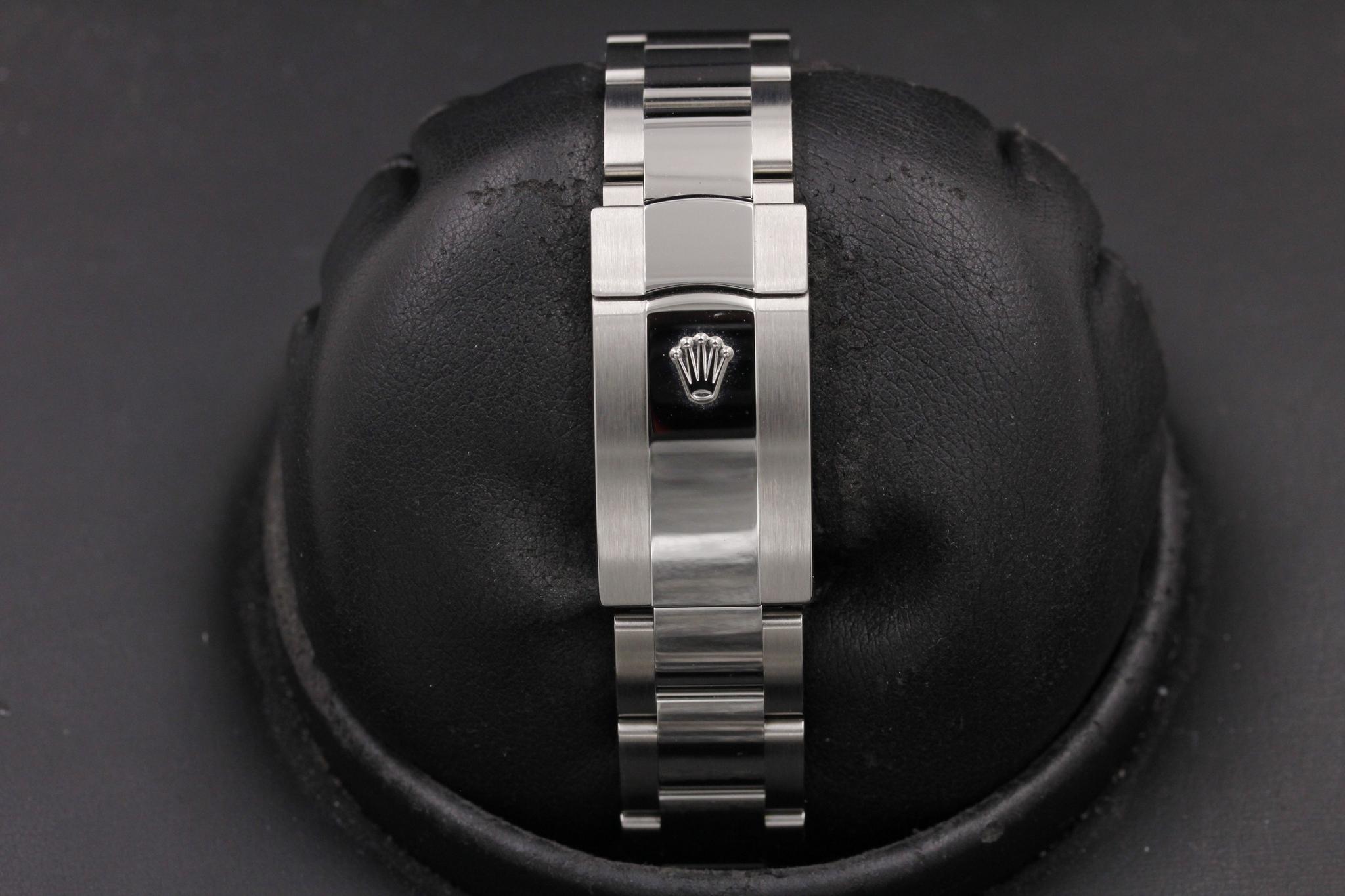 Watch Image 8