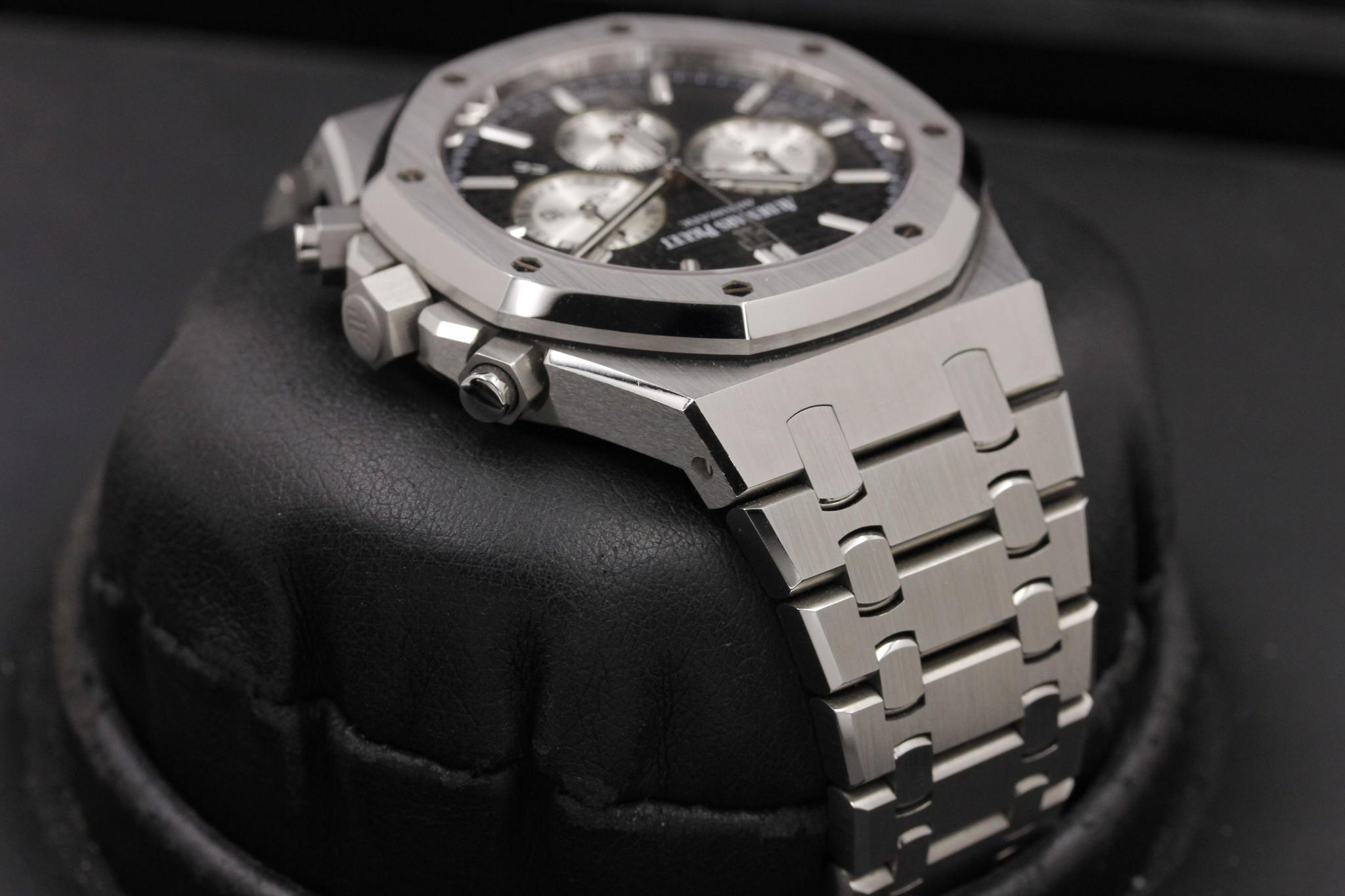 Watch Image 4