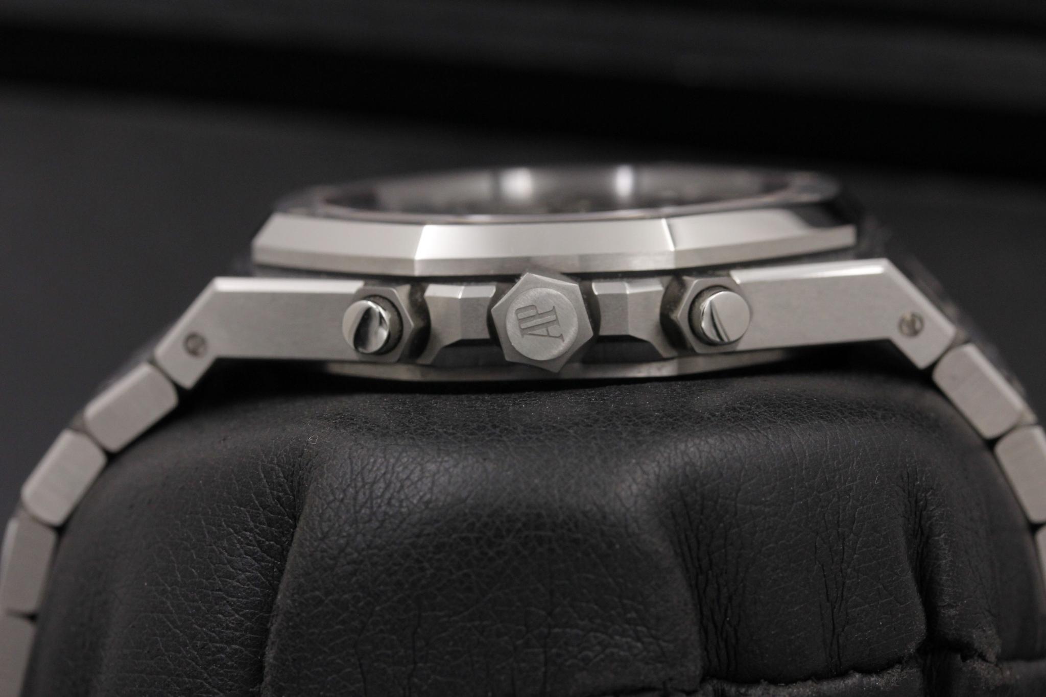 Watch Image 3
