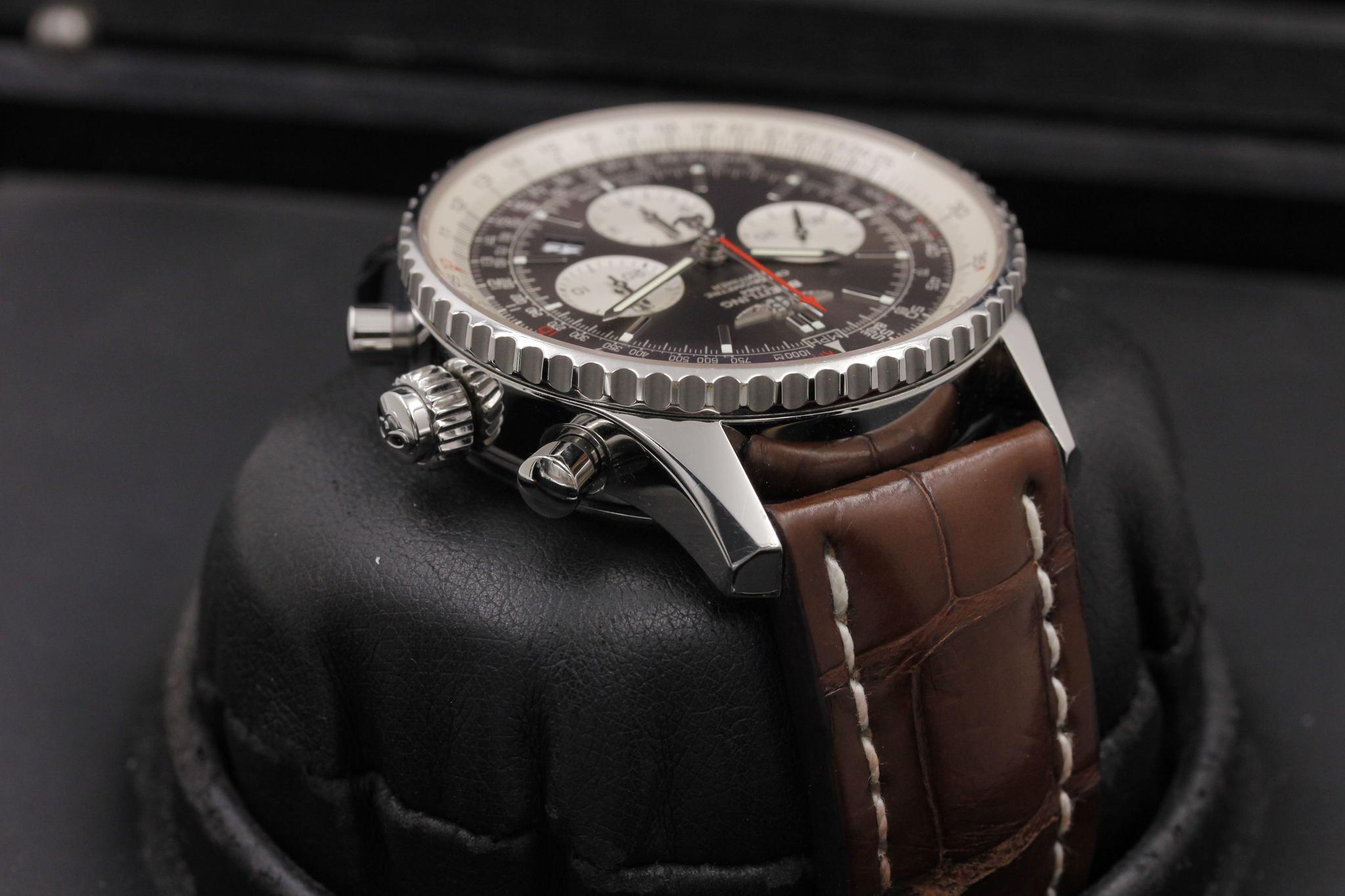 Watch Image 4