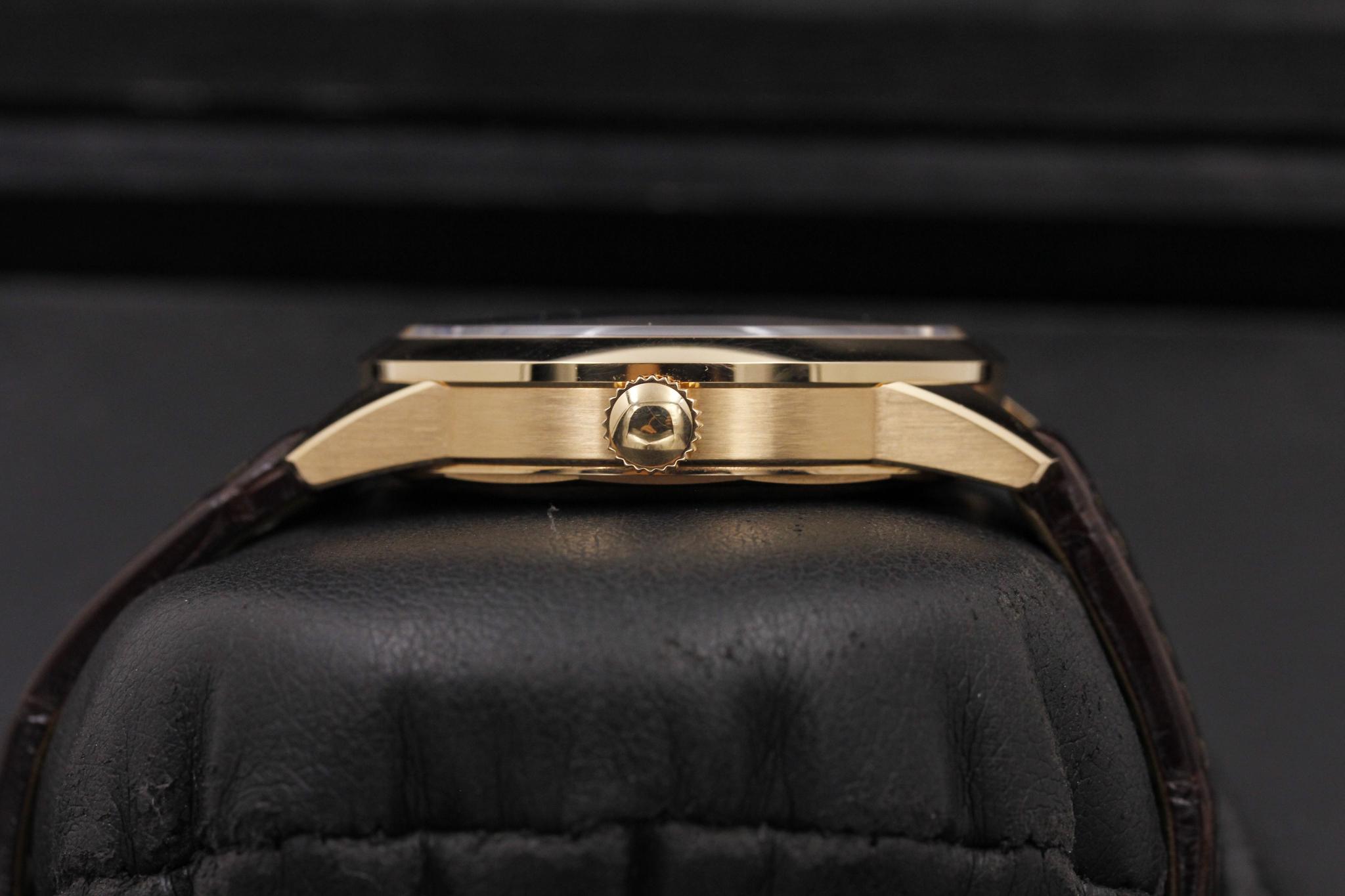 Watch Image 3