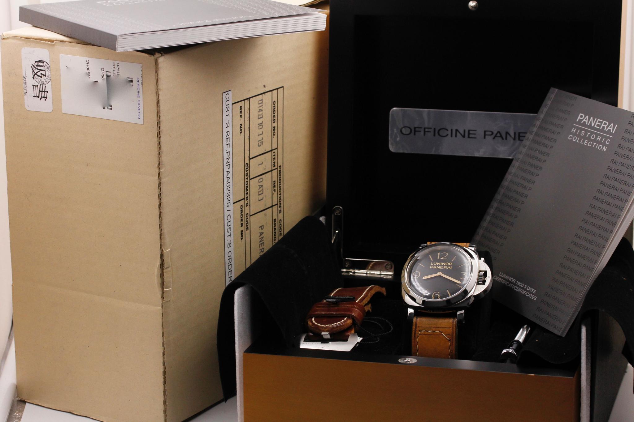 Watch Image 12