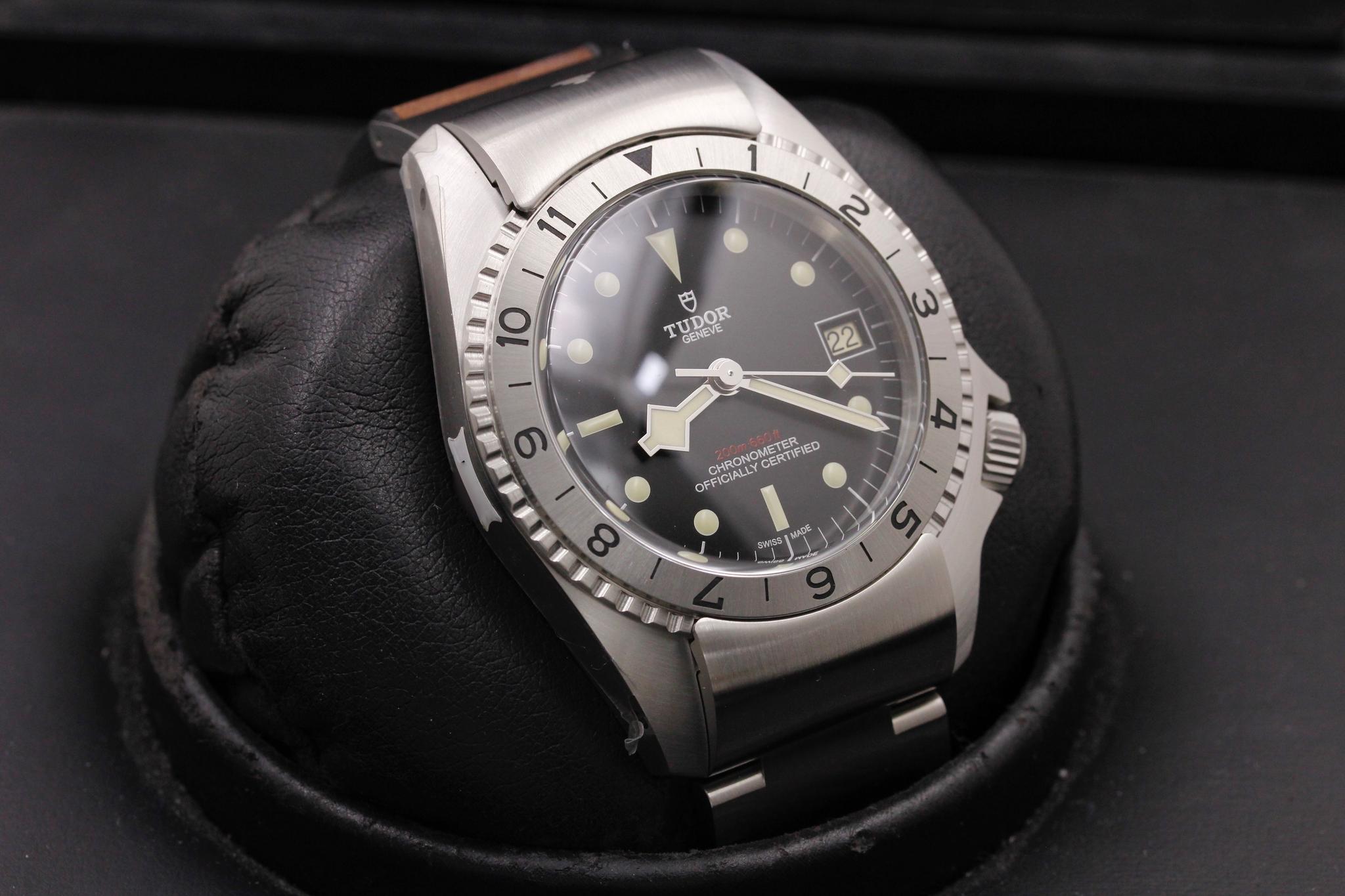 Watch Image 9