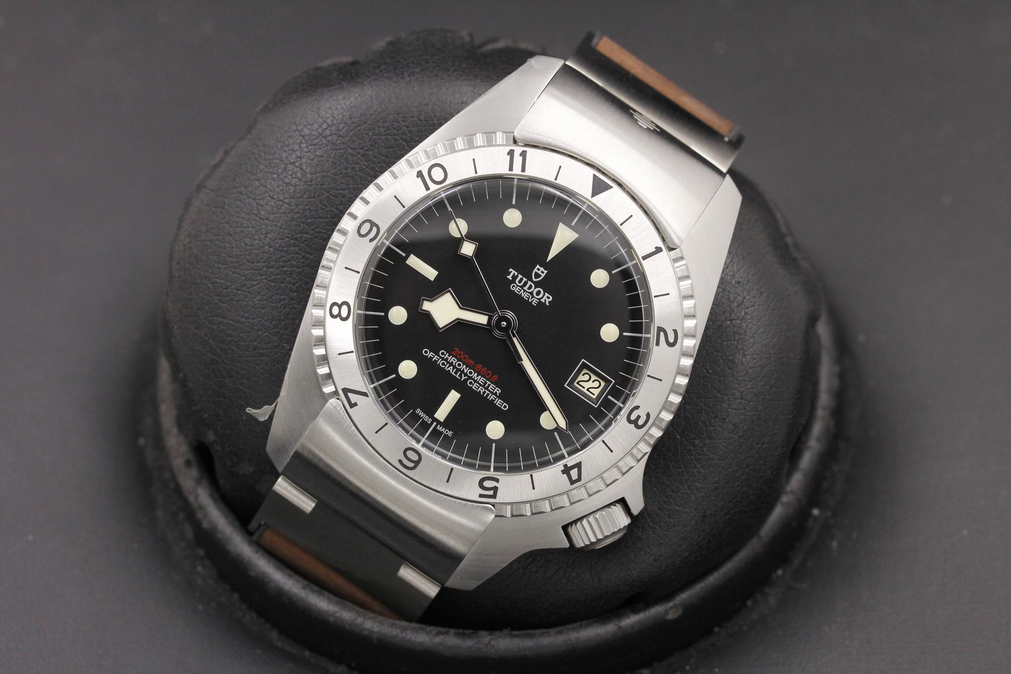 Watch Image 10