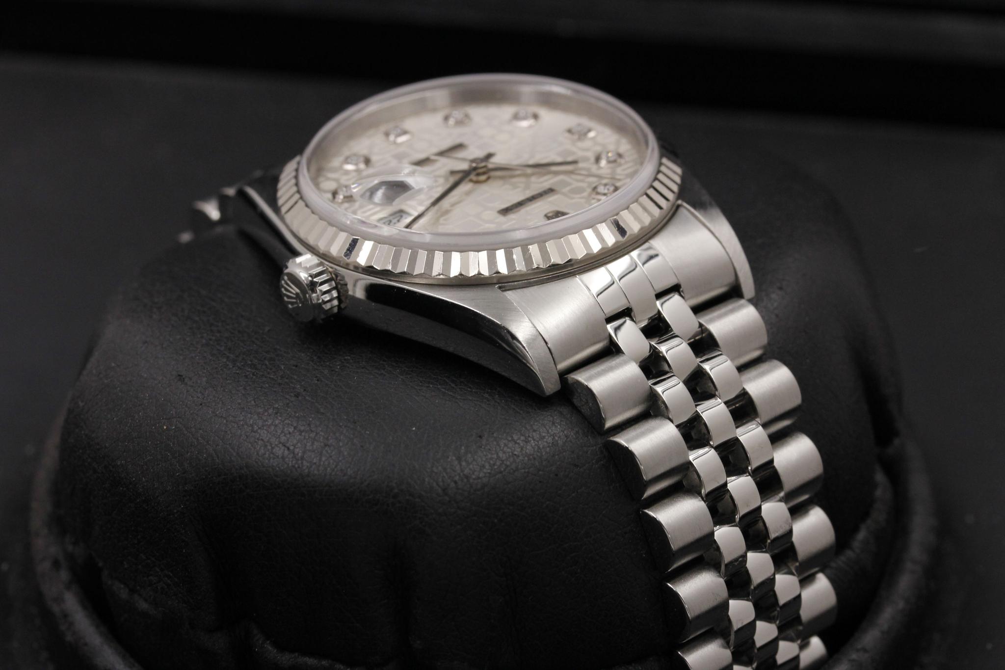 Watch Image 4