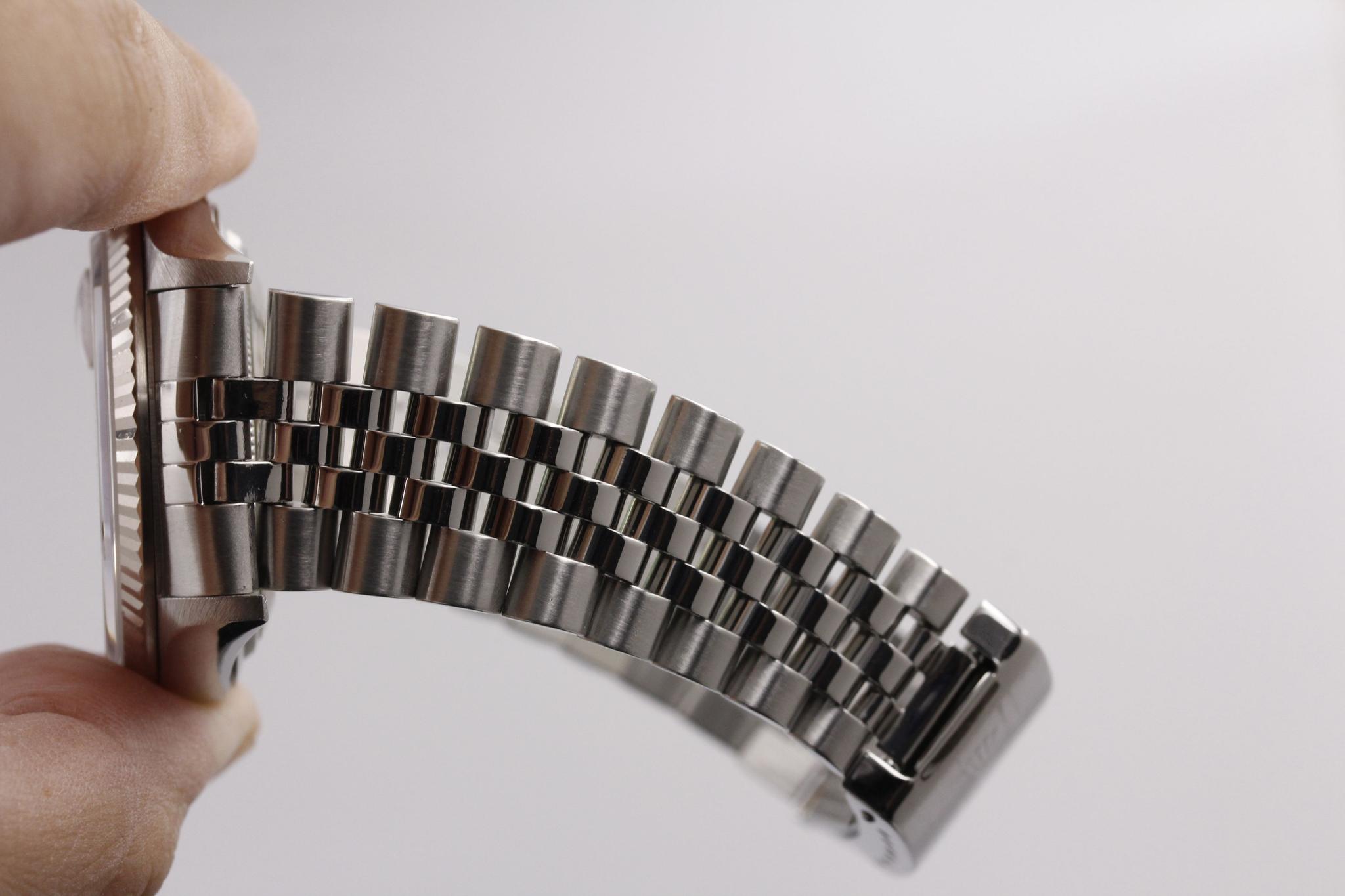 Watch Image 9