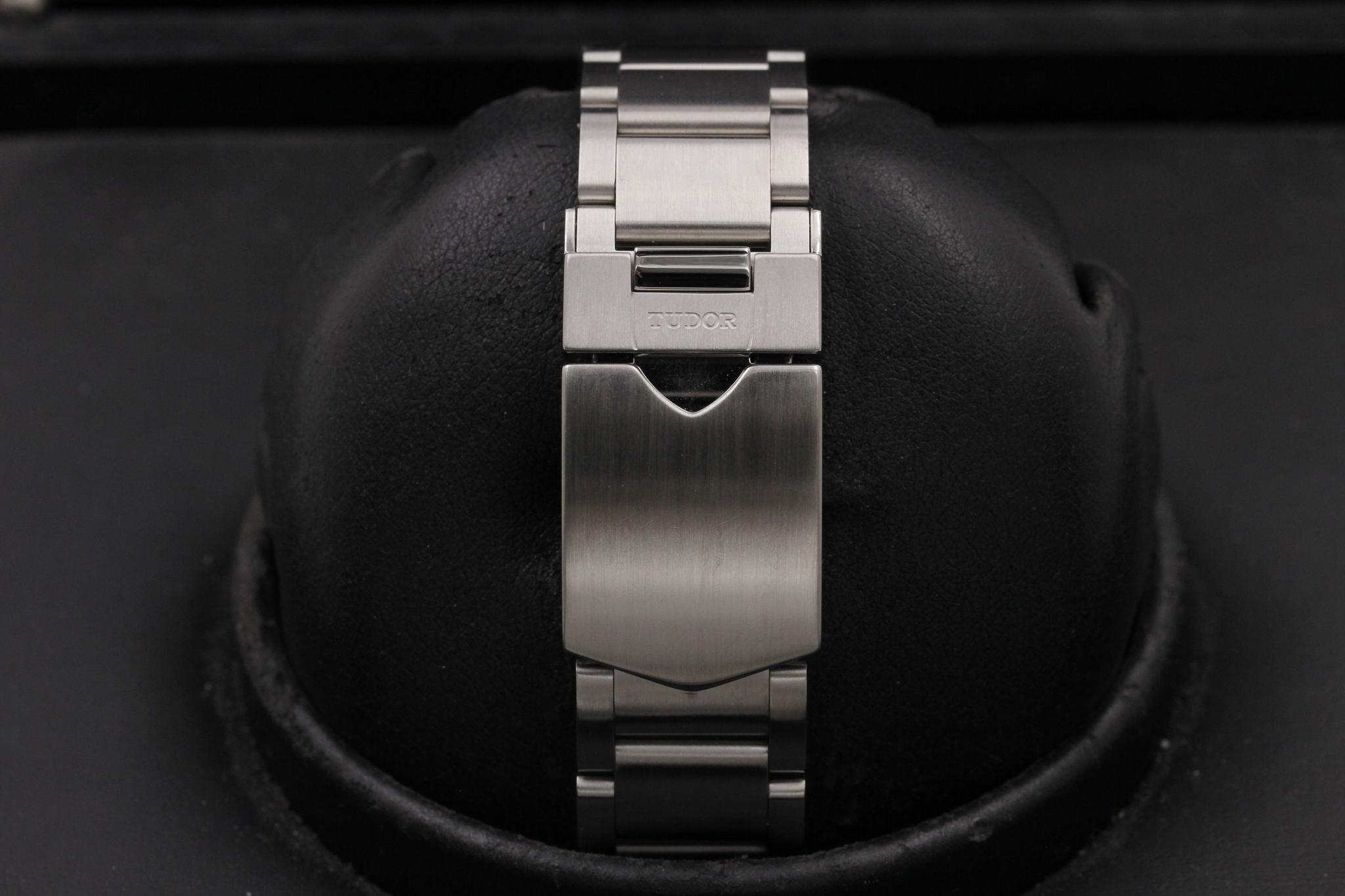 Watch Image 7