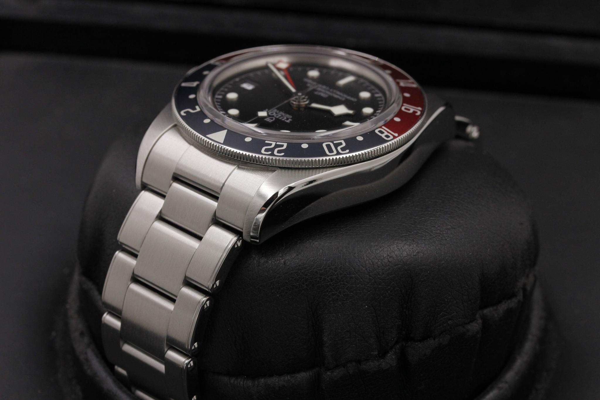 Watch Image 5