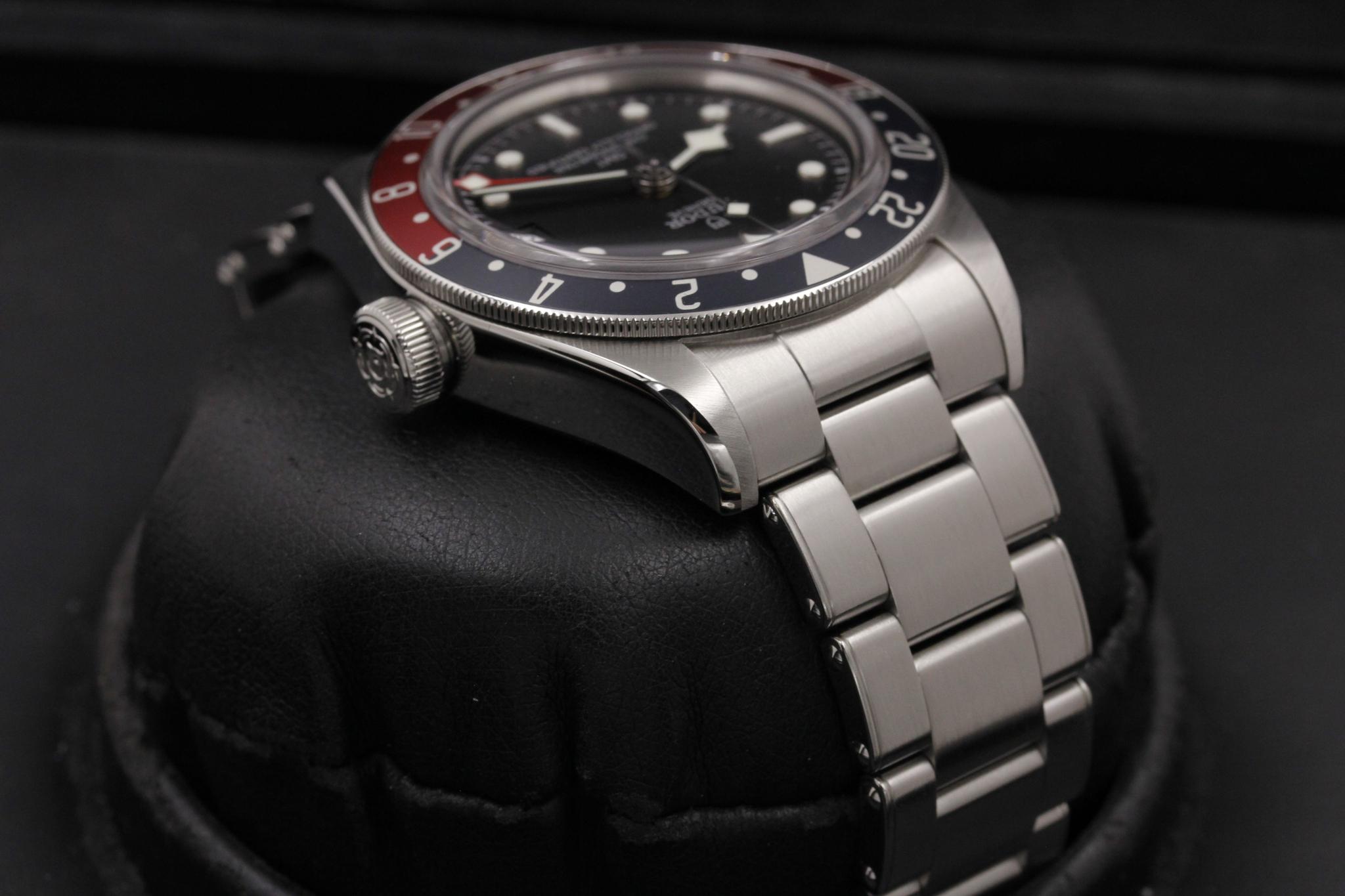 Watch Image 4