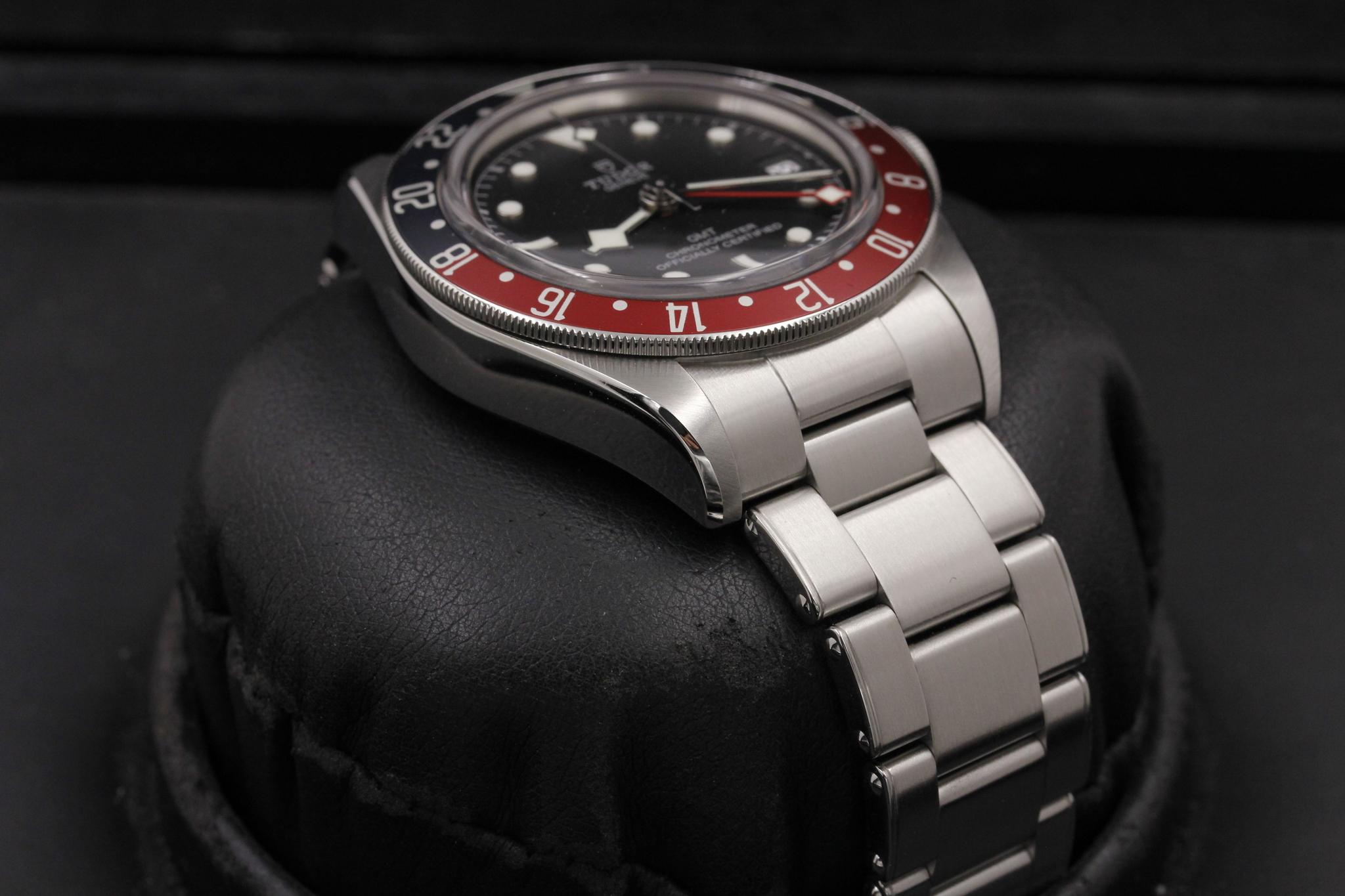 Watch Image 6