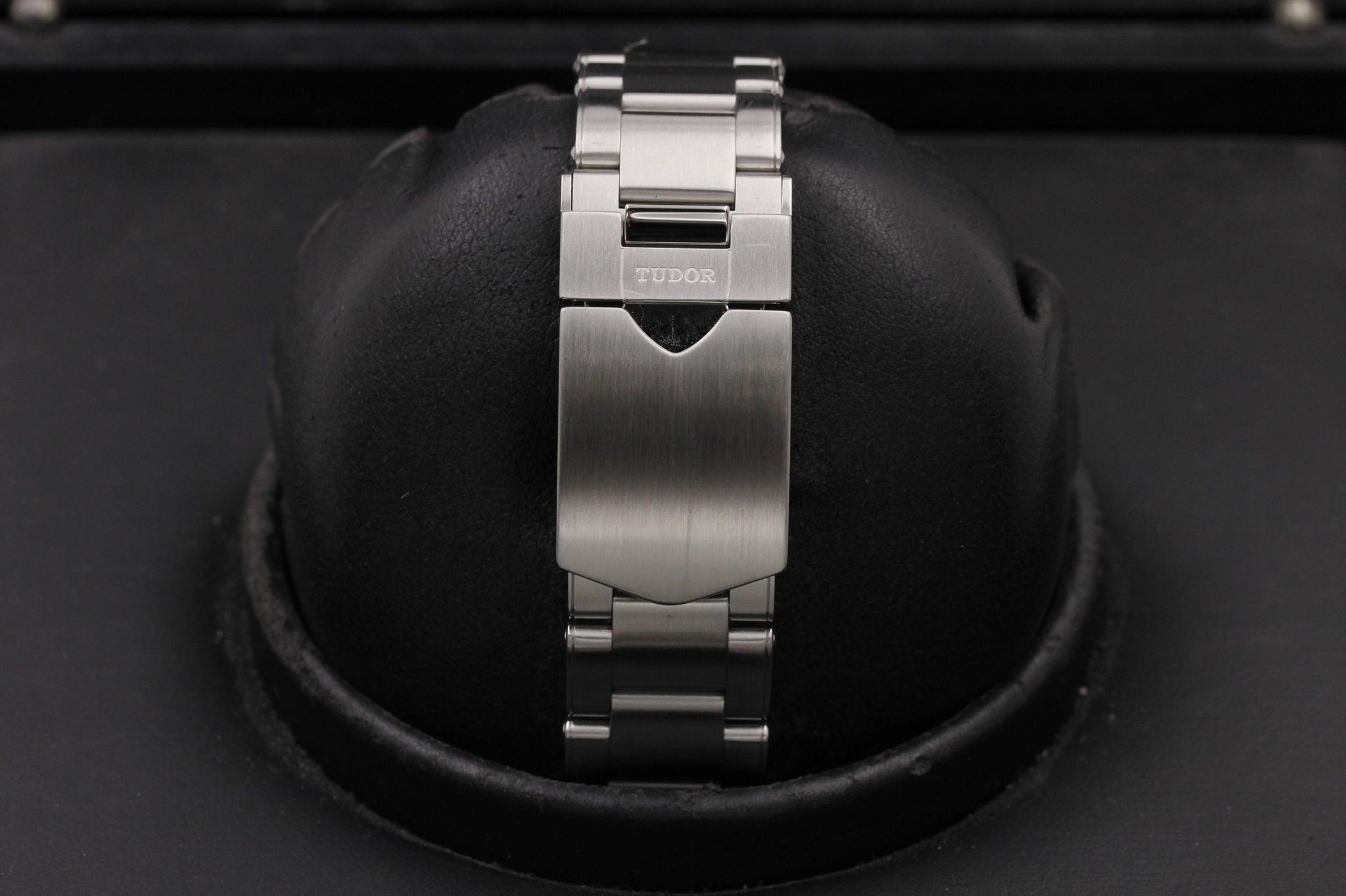 Watch Image 8