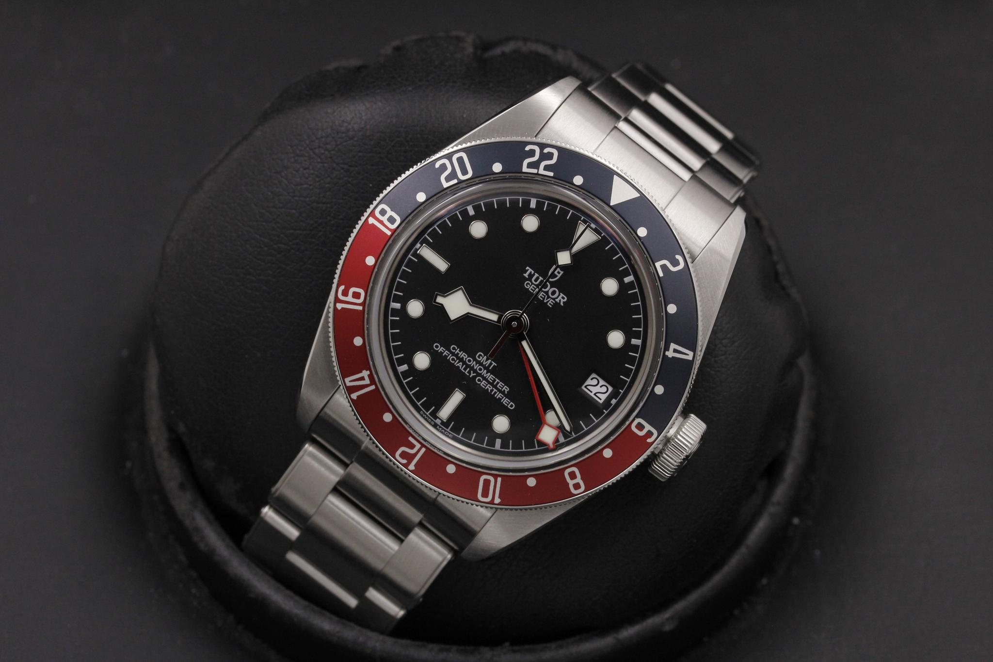 Watch Image 9