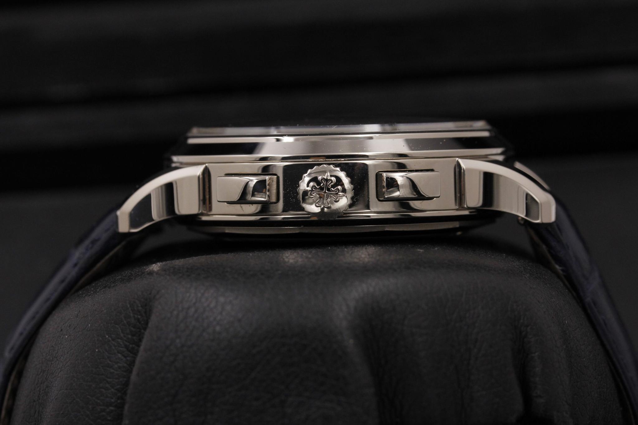 Watch Image 3