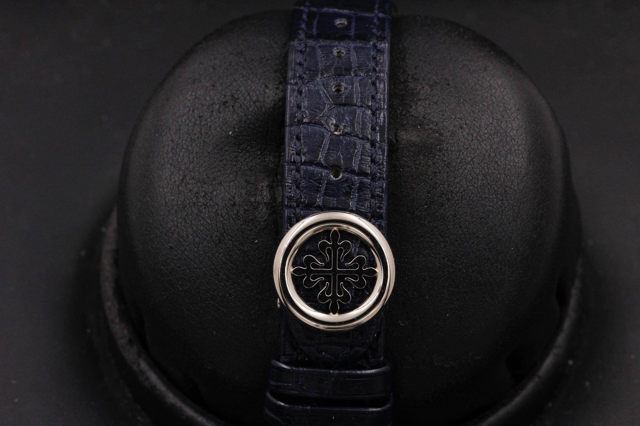 Watch Image 9