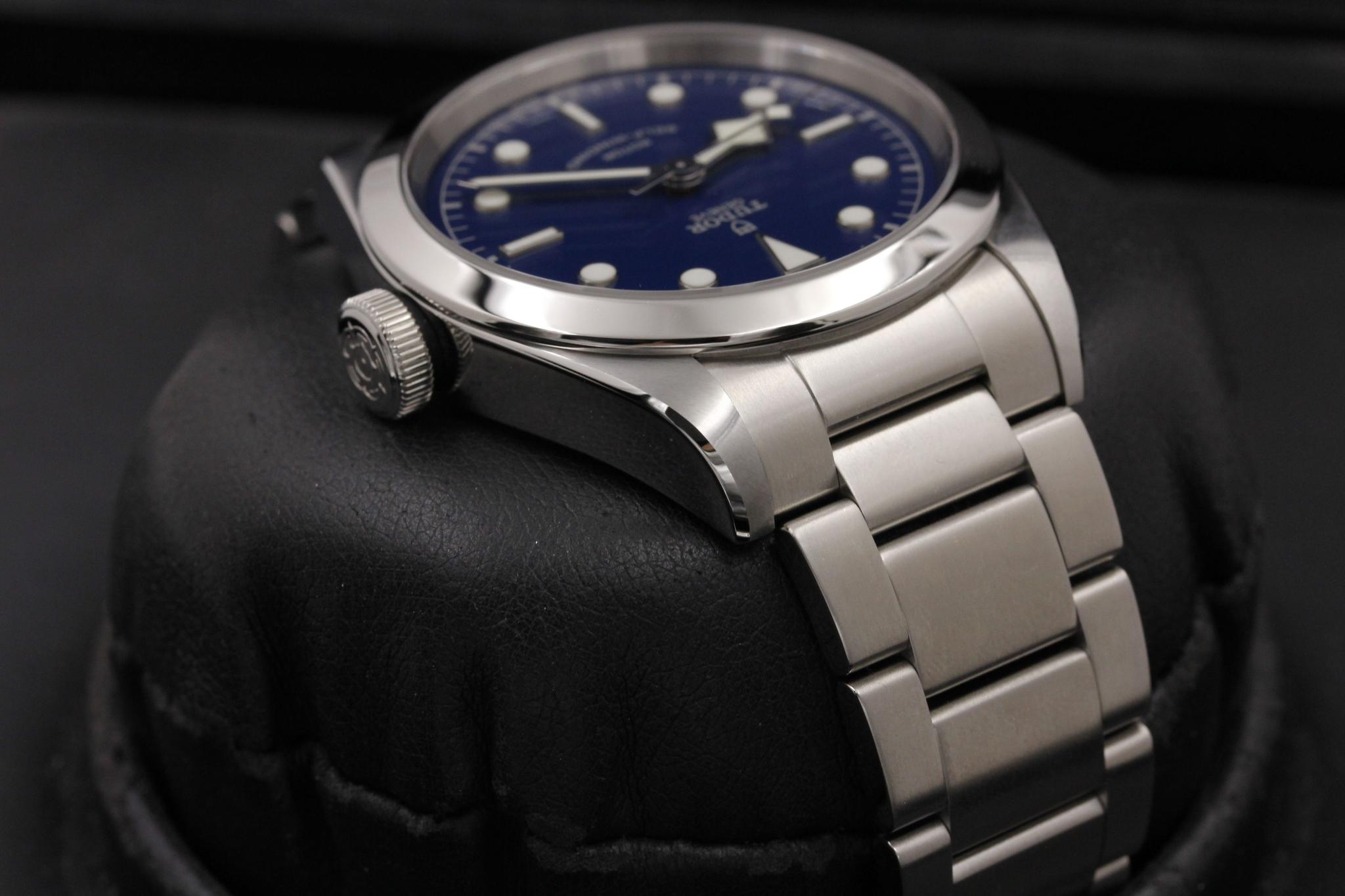 Watch Image 4