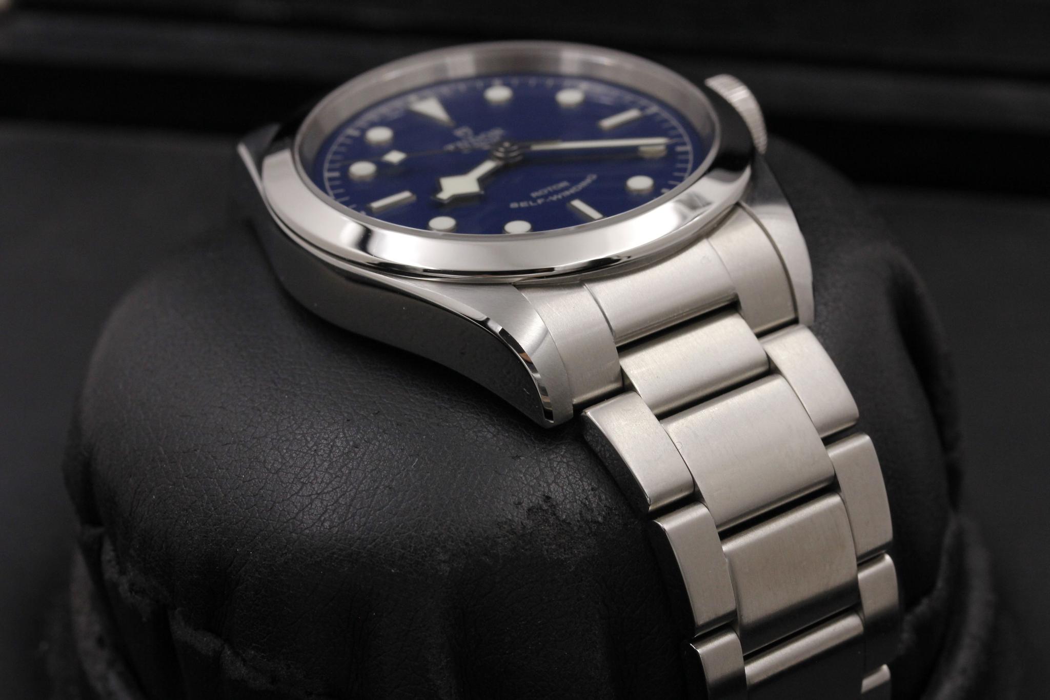 Watch Image 6