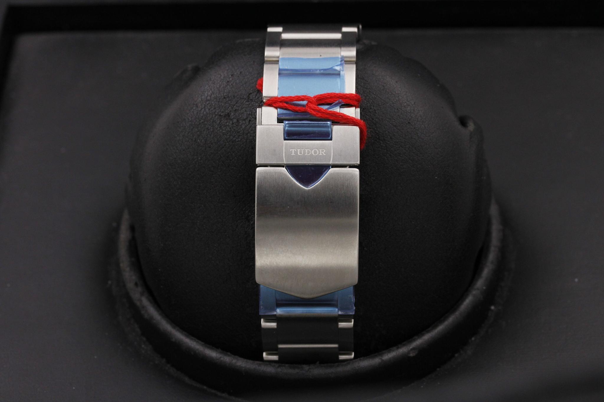 Watch Image 8
