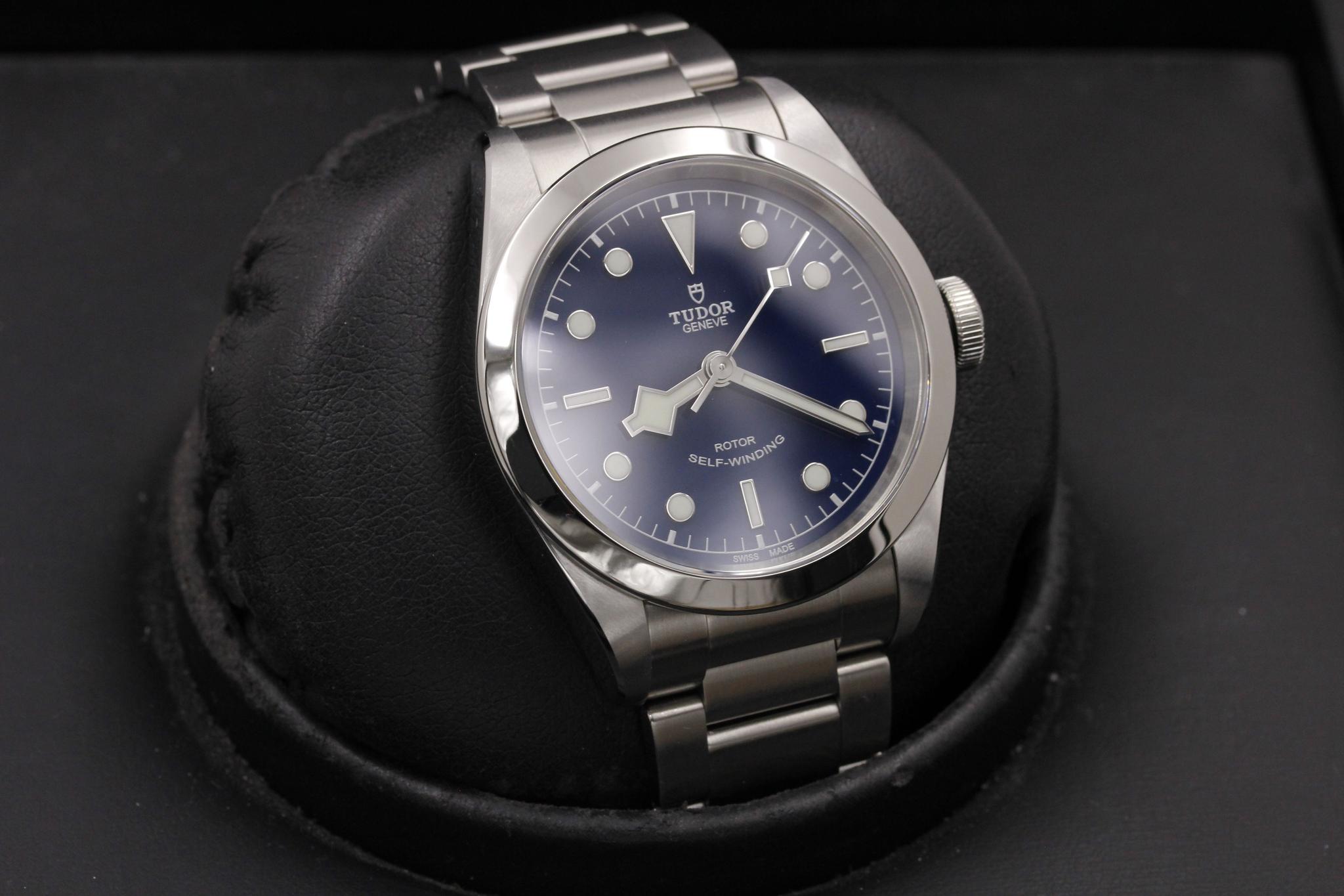 Watch Image 10