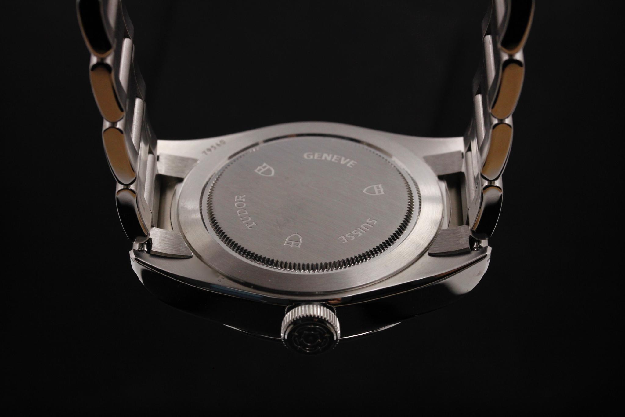 Watch Image 7