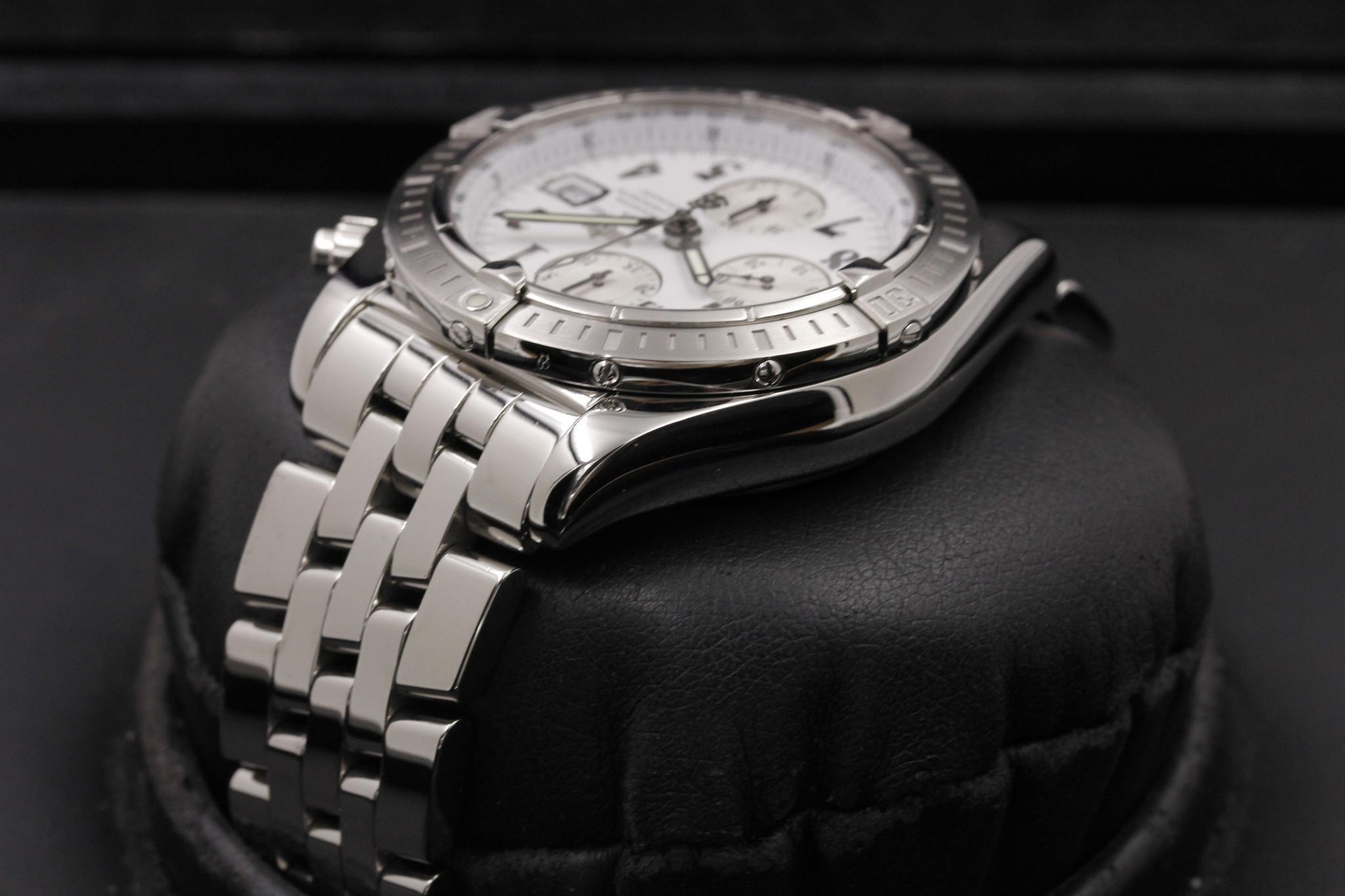 Watch Image 5