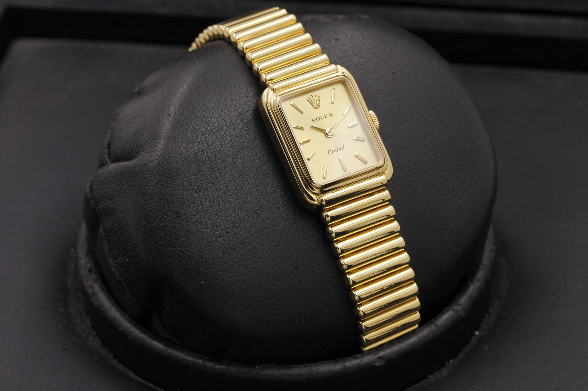 Watch Image 10