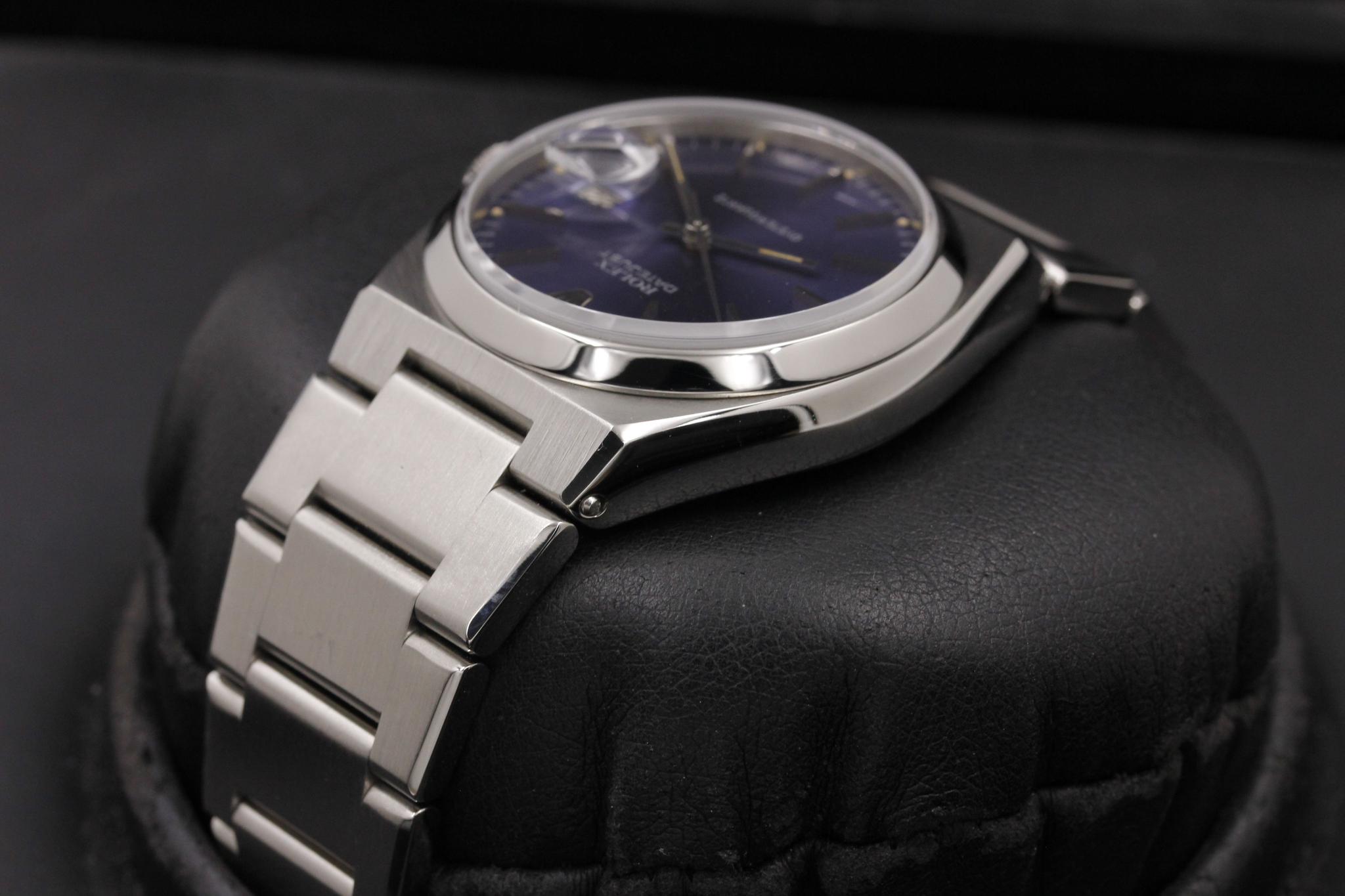 Watch Image 5