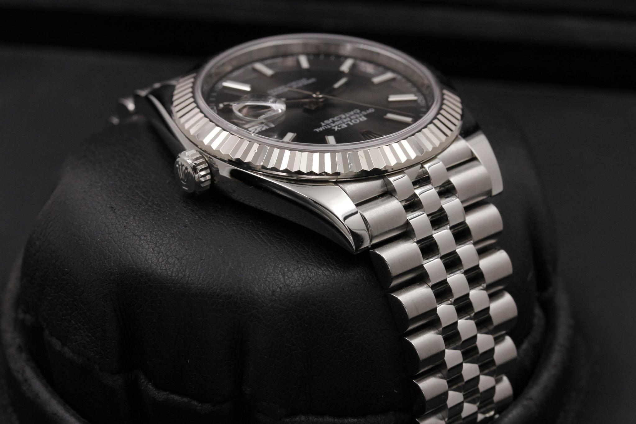 Watch Image 4