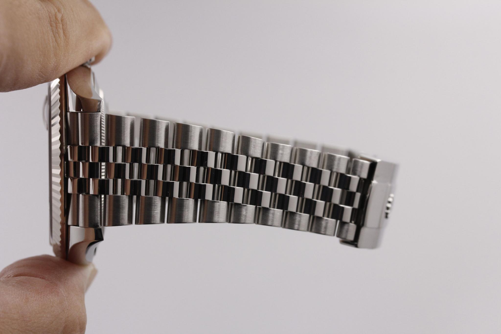 Watch Image 9