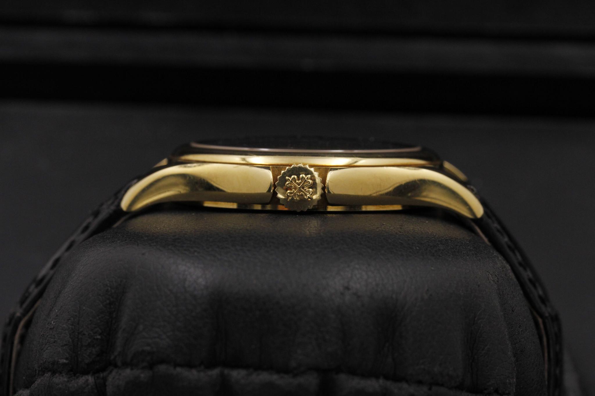 Watch Image 3