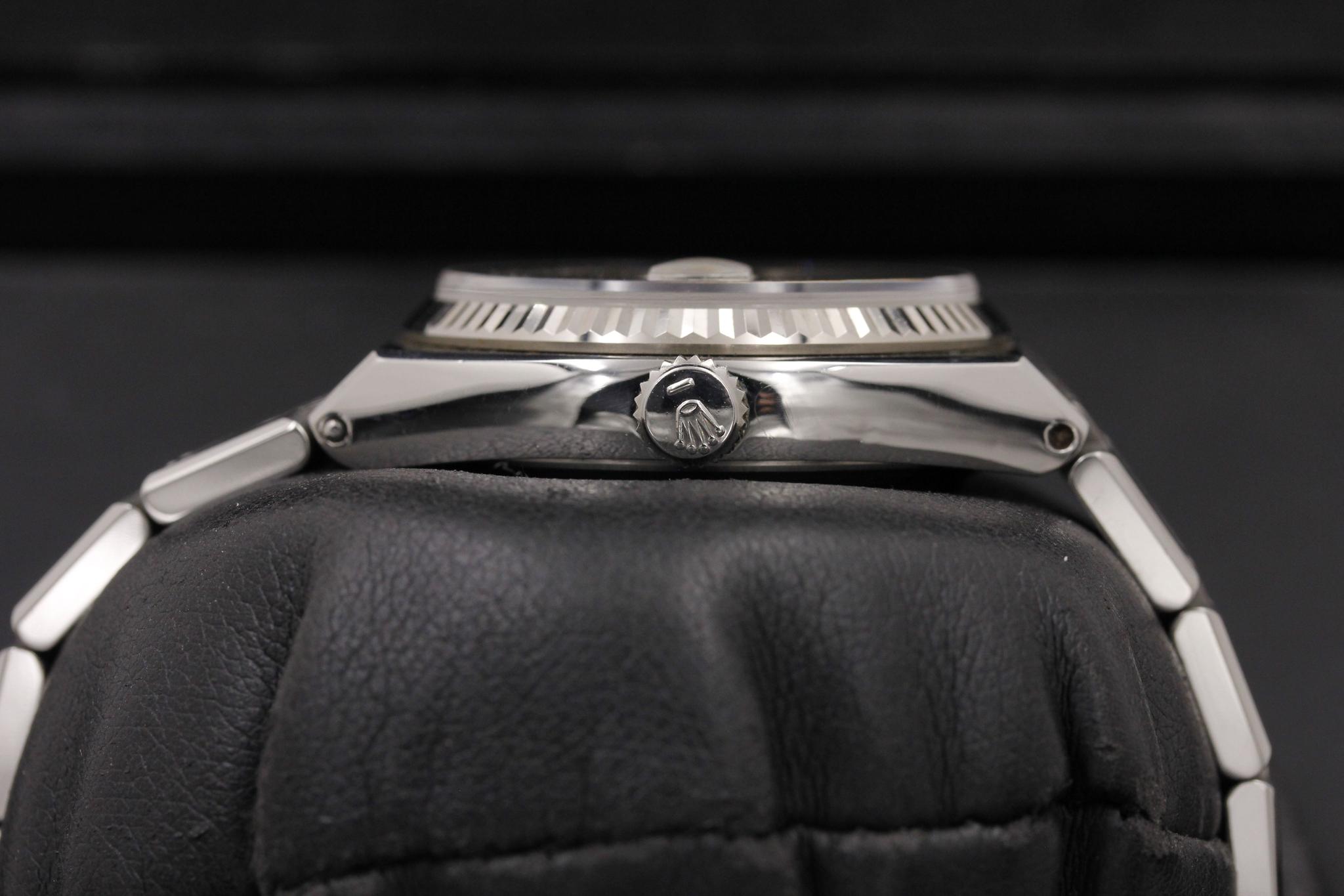 Watch Image 4