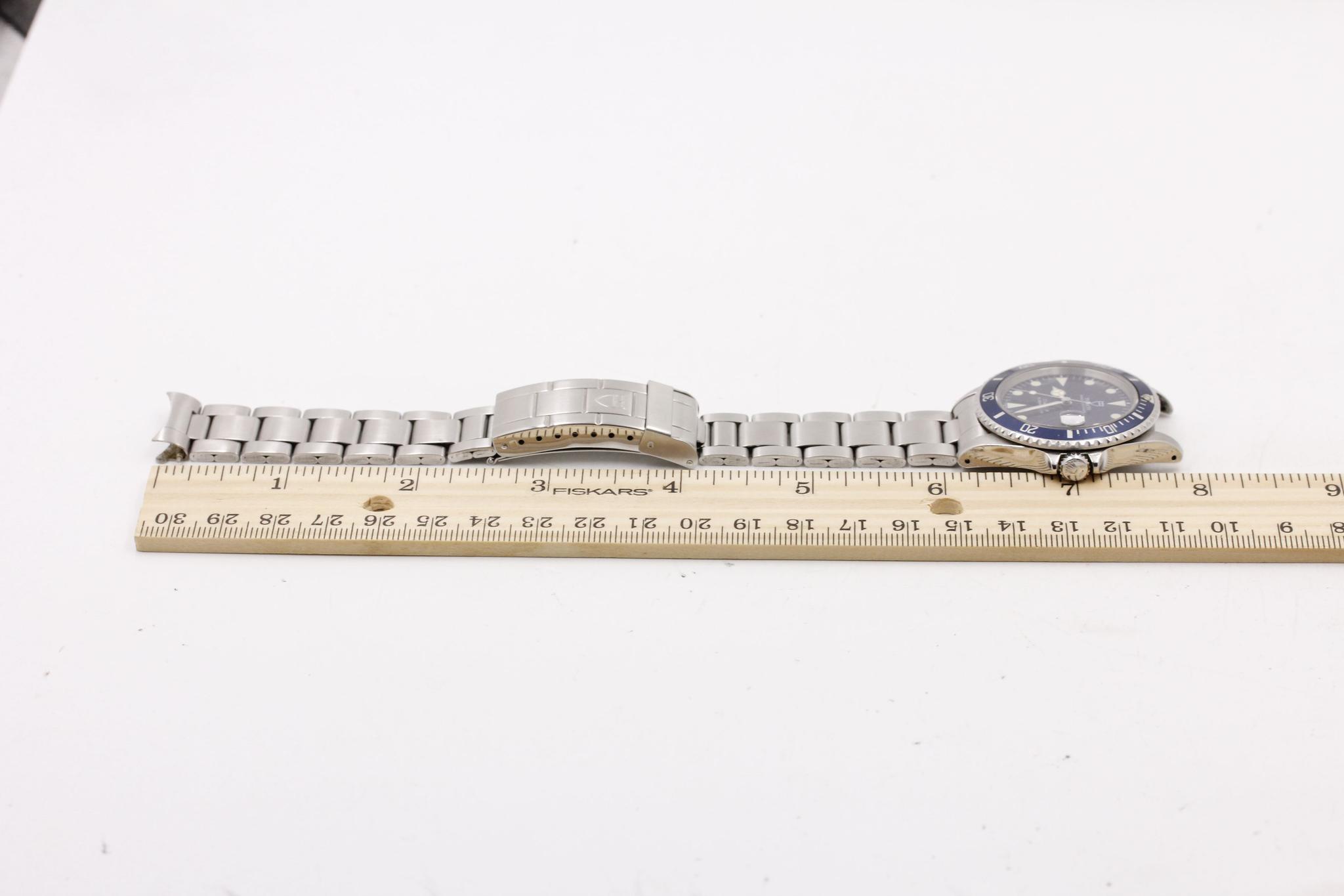 Watch Image 12