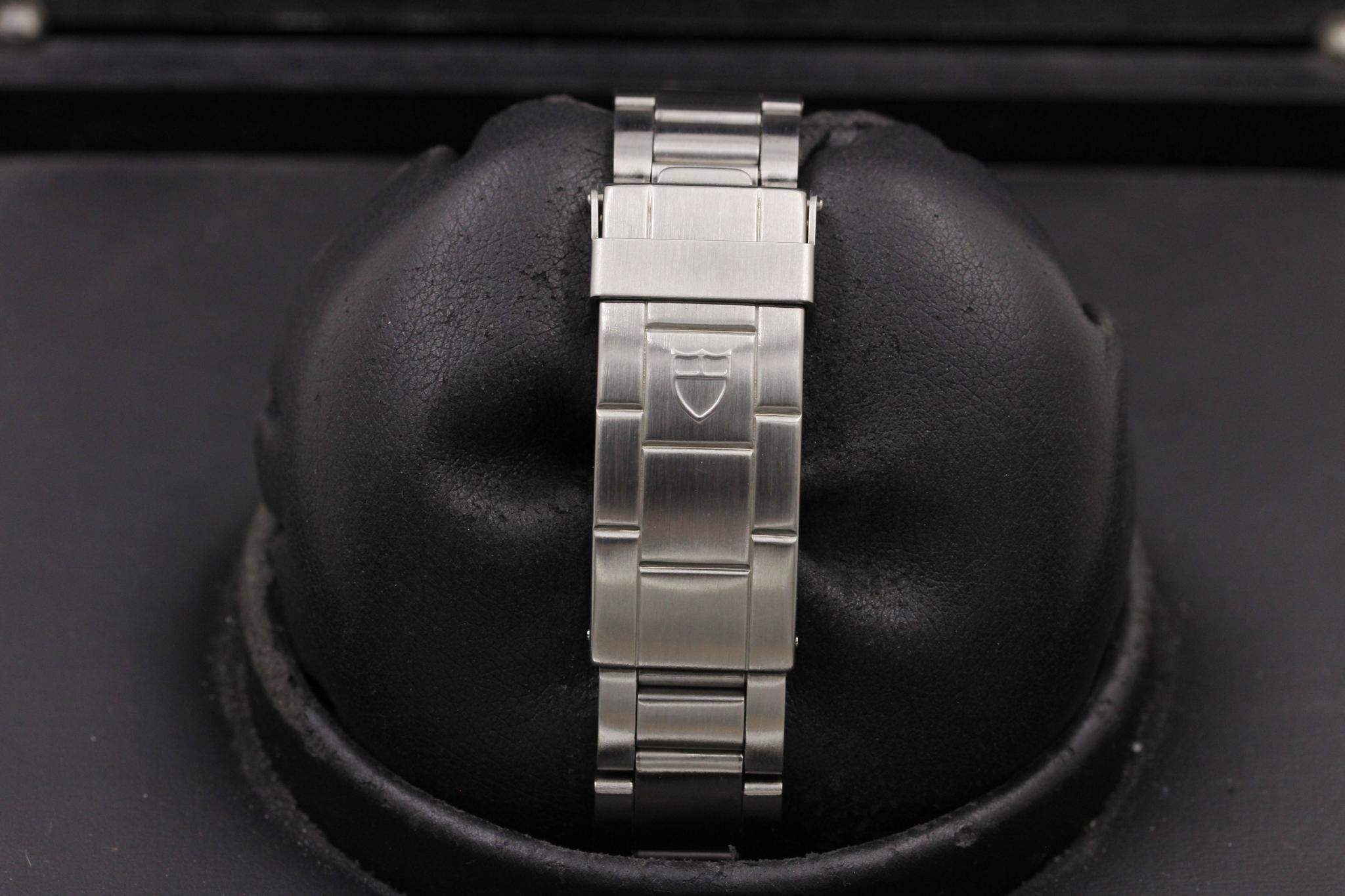 Watch Image 9
