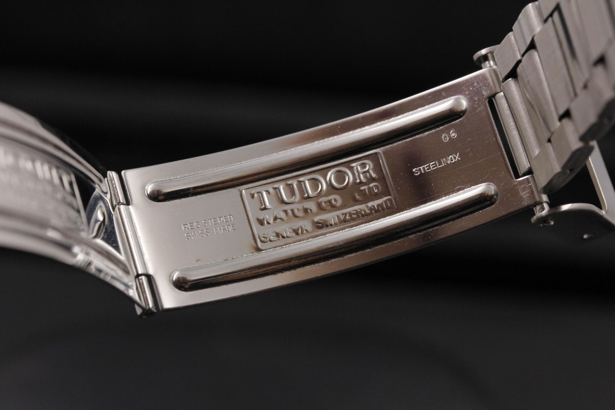 Watch Image 11