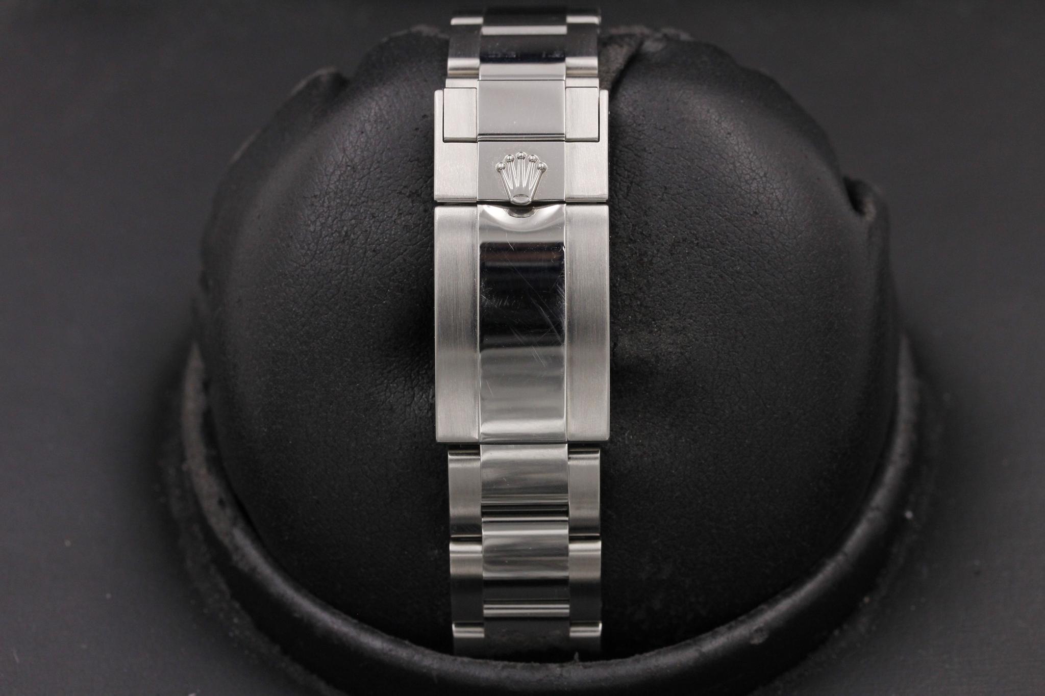 Watch Image 8