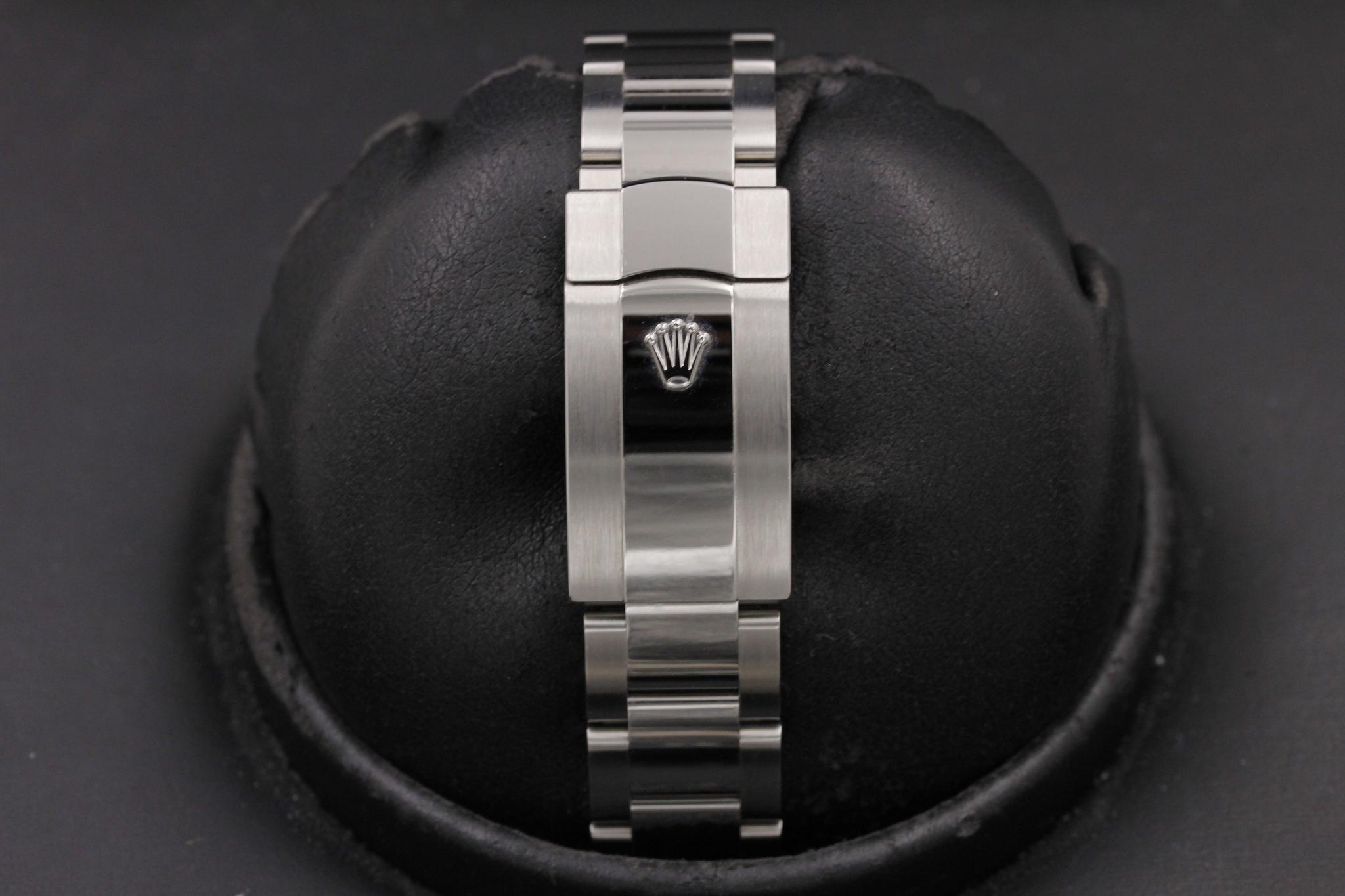 Watch Image 7