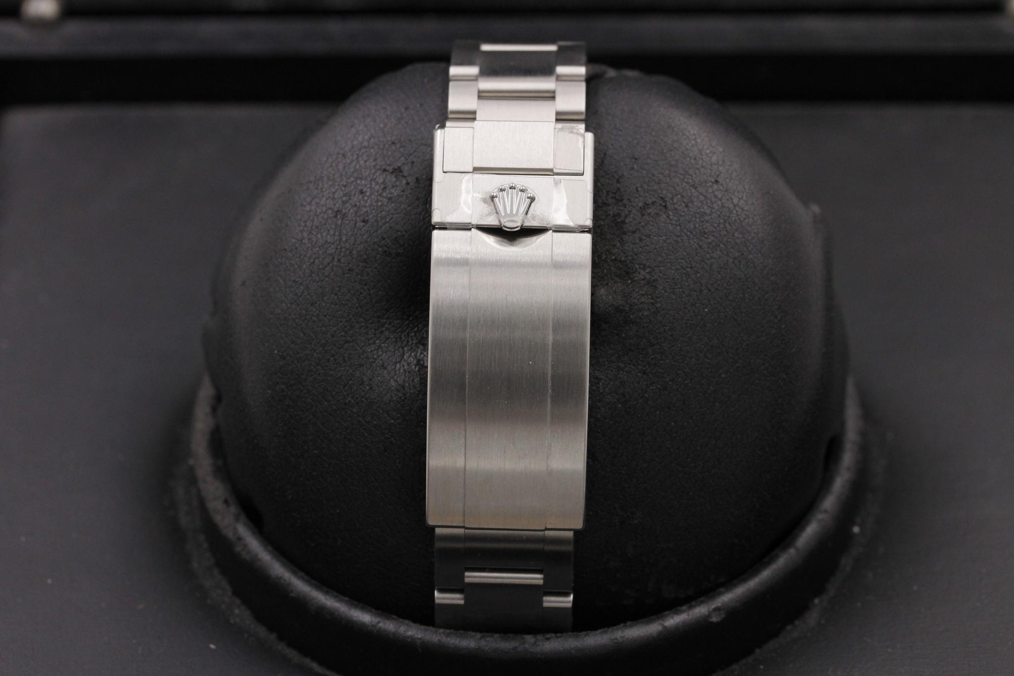 Watch Image 8