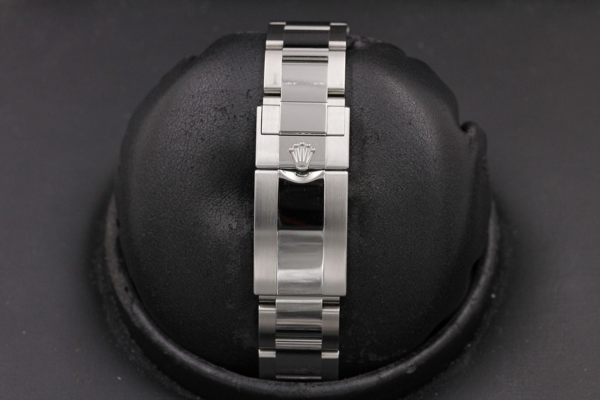 Watch Image 8