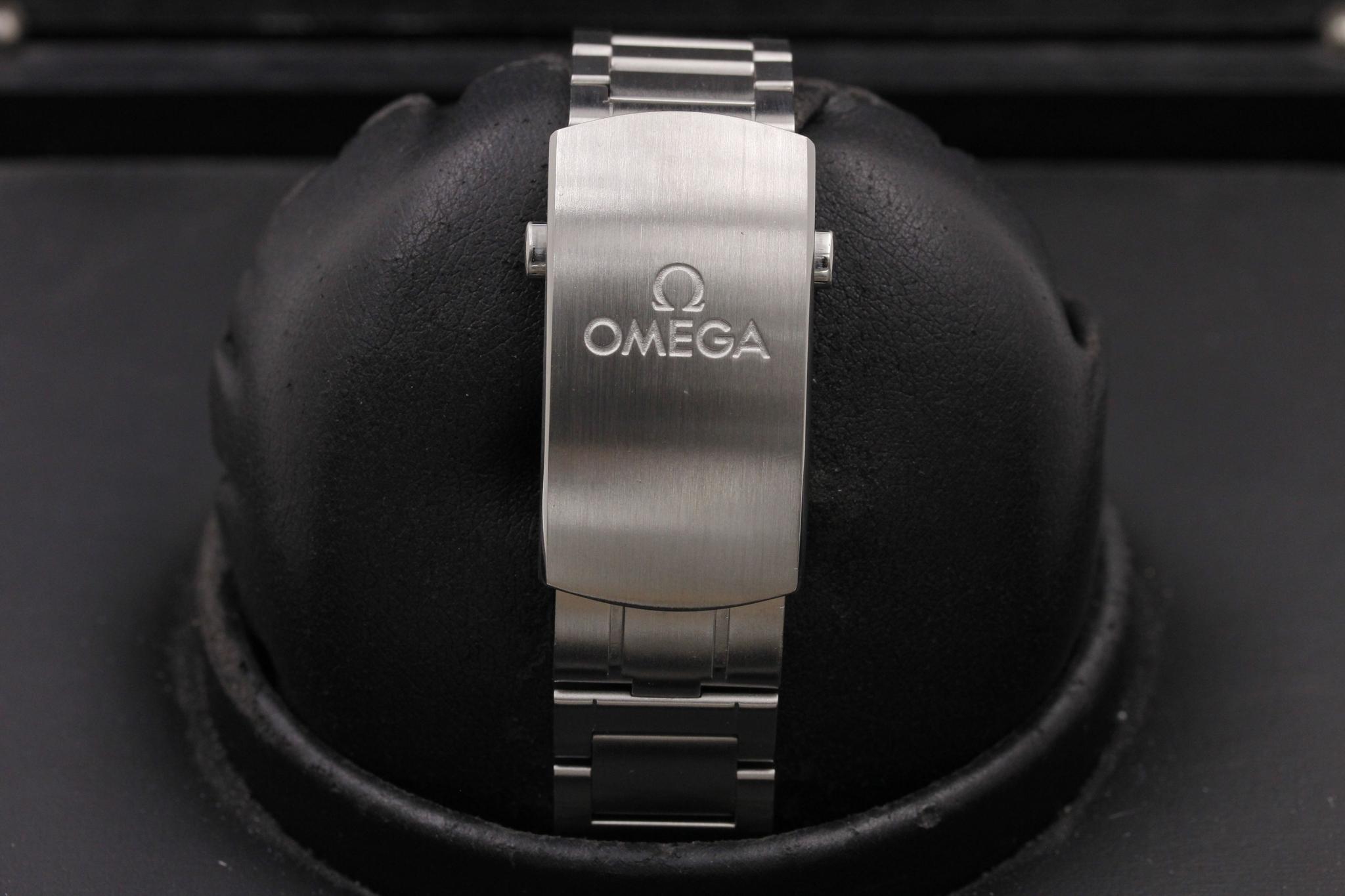 Watch Image 7